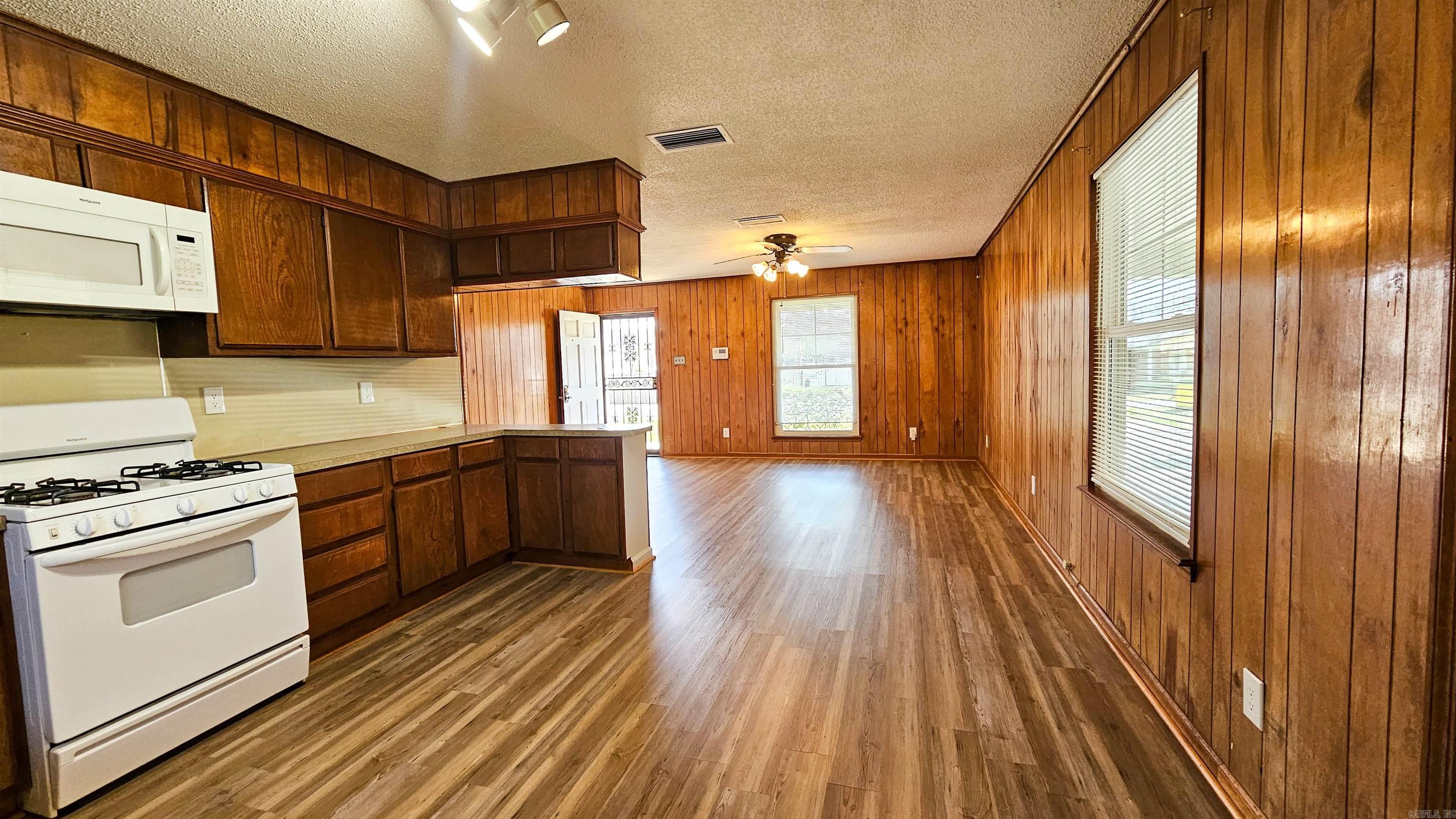 9727 Lanehart  Little Rock, AR