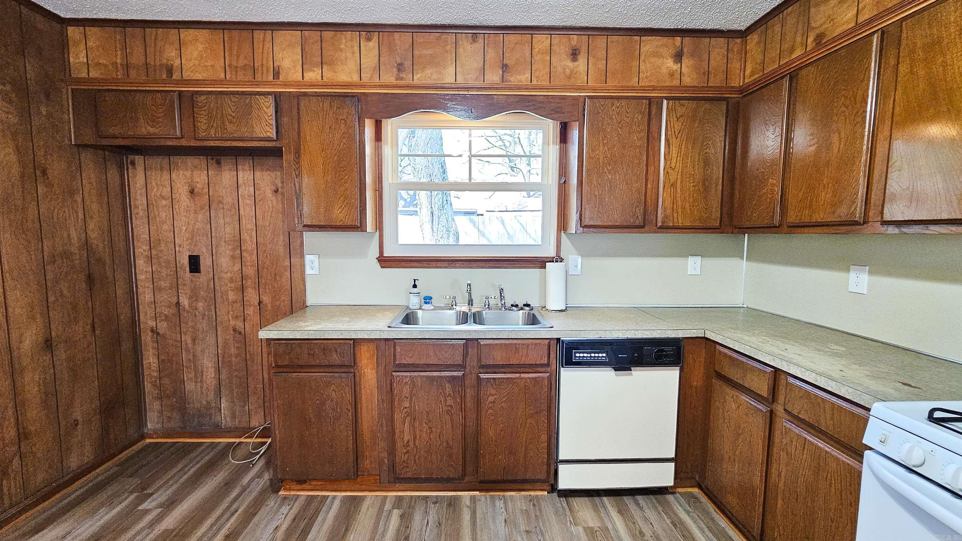 9727 Lanehart  Little Rock, AR