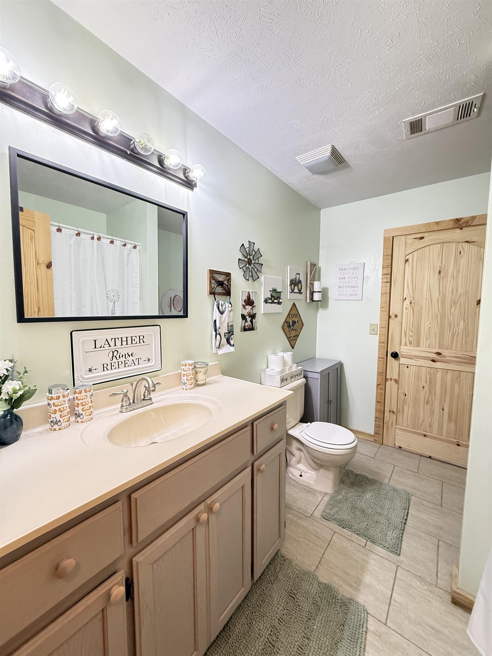 1139 Fayes Forest  Clinton, AR