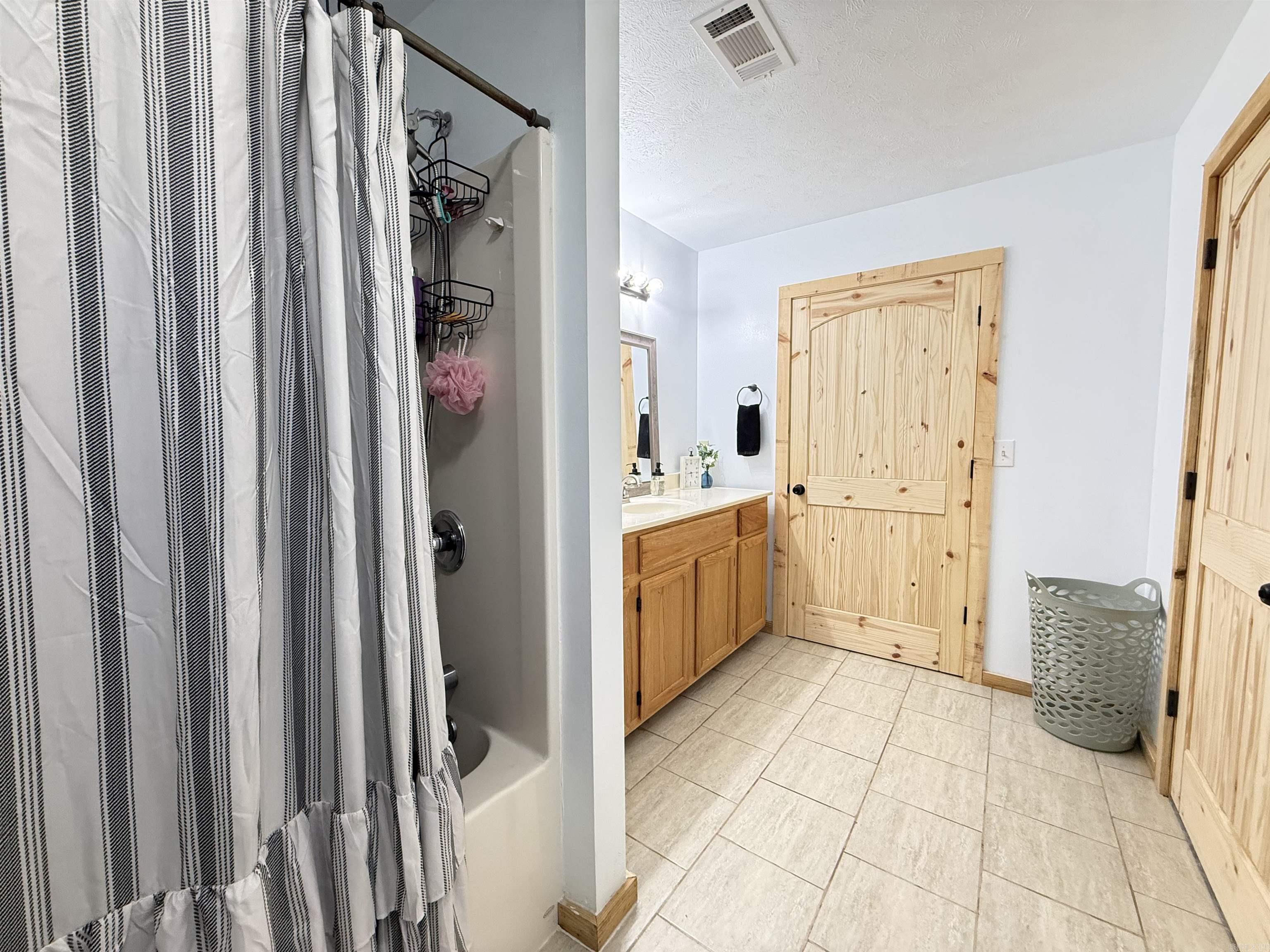 1139 Fayes Forest  Clinton, AR