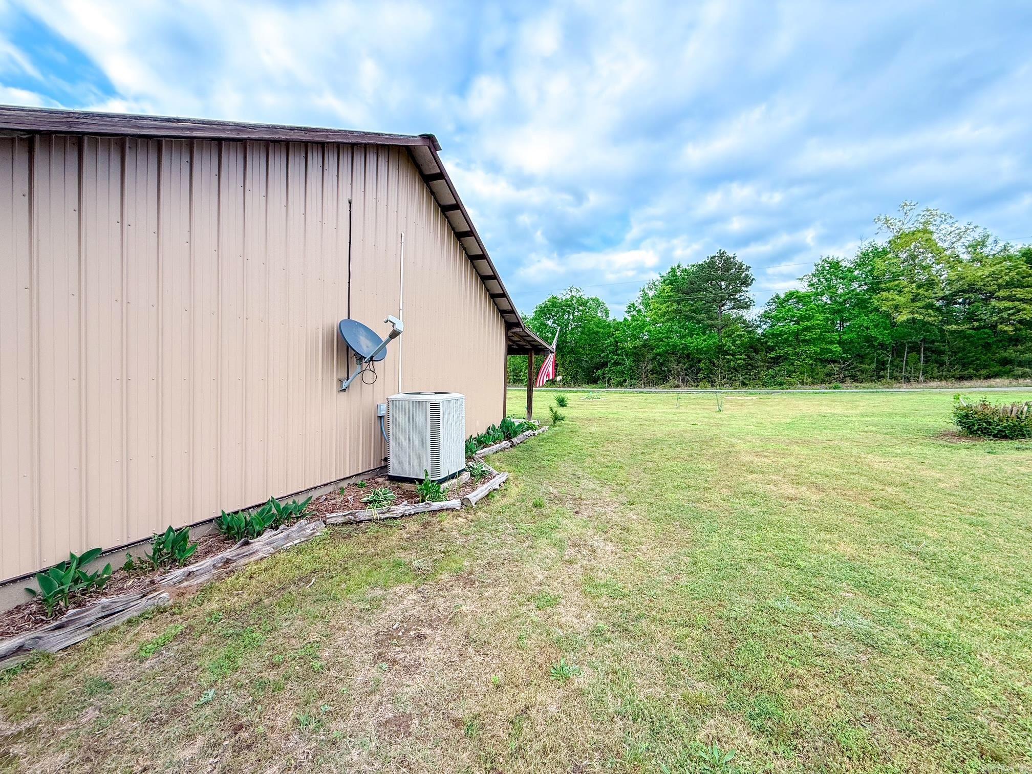 1139 Fayes Forest  Clinton, AR