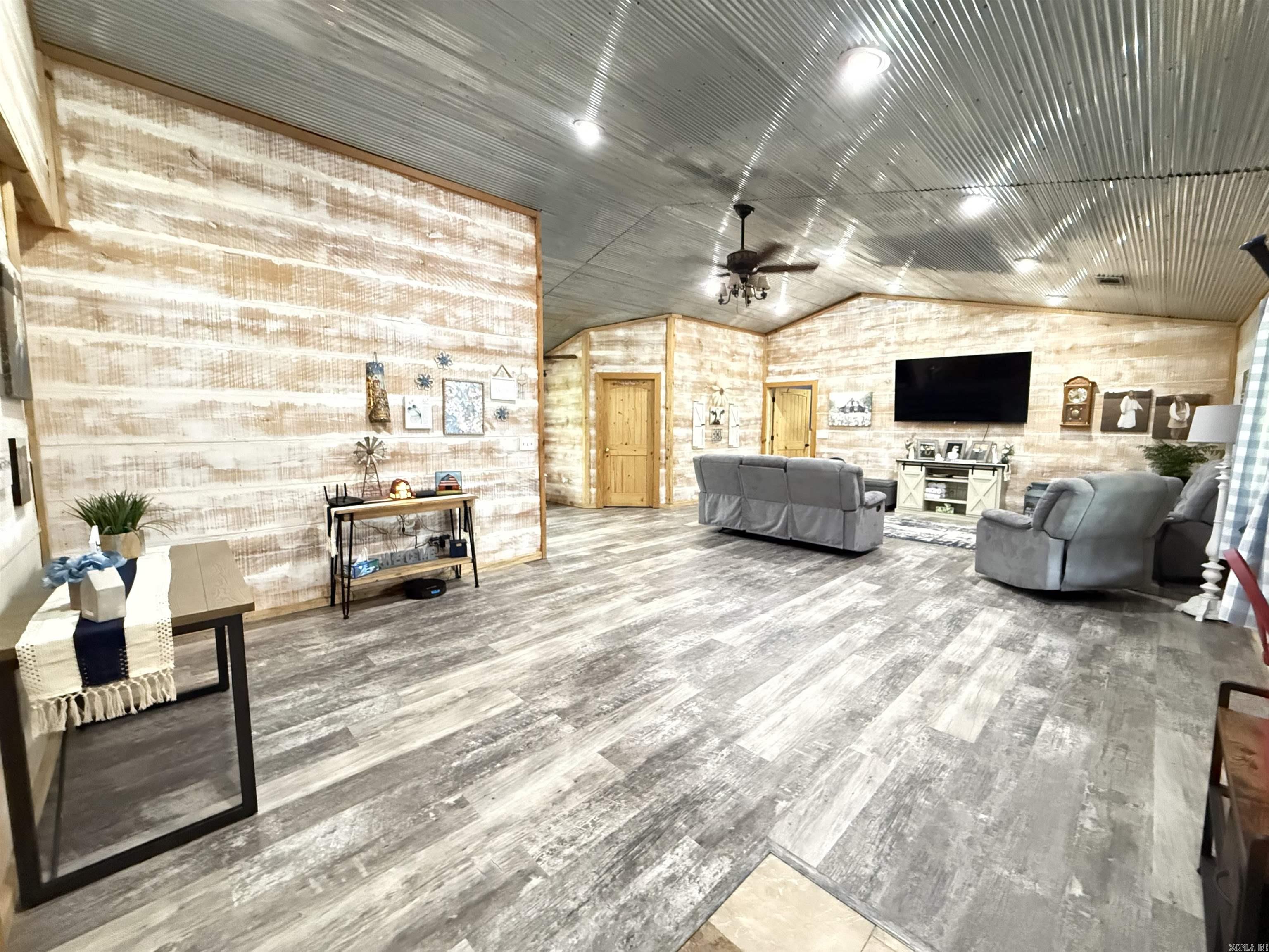 1139 Fayes Forest  Clinton, AR