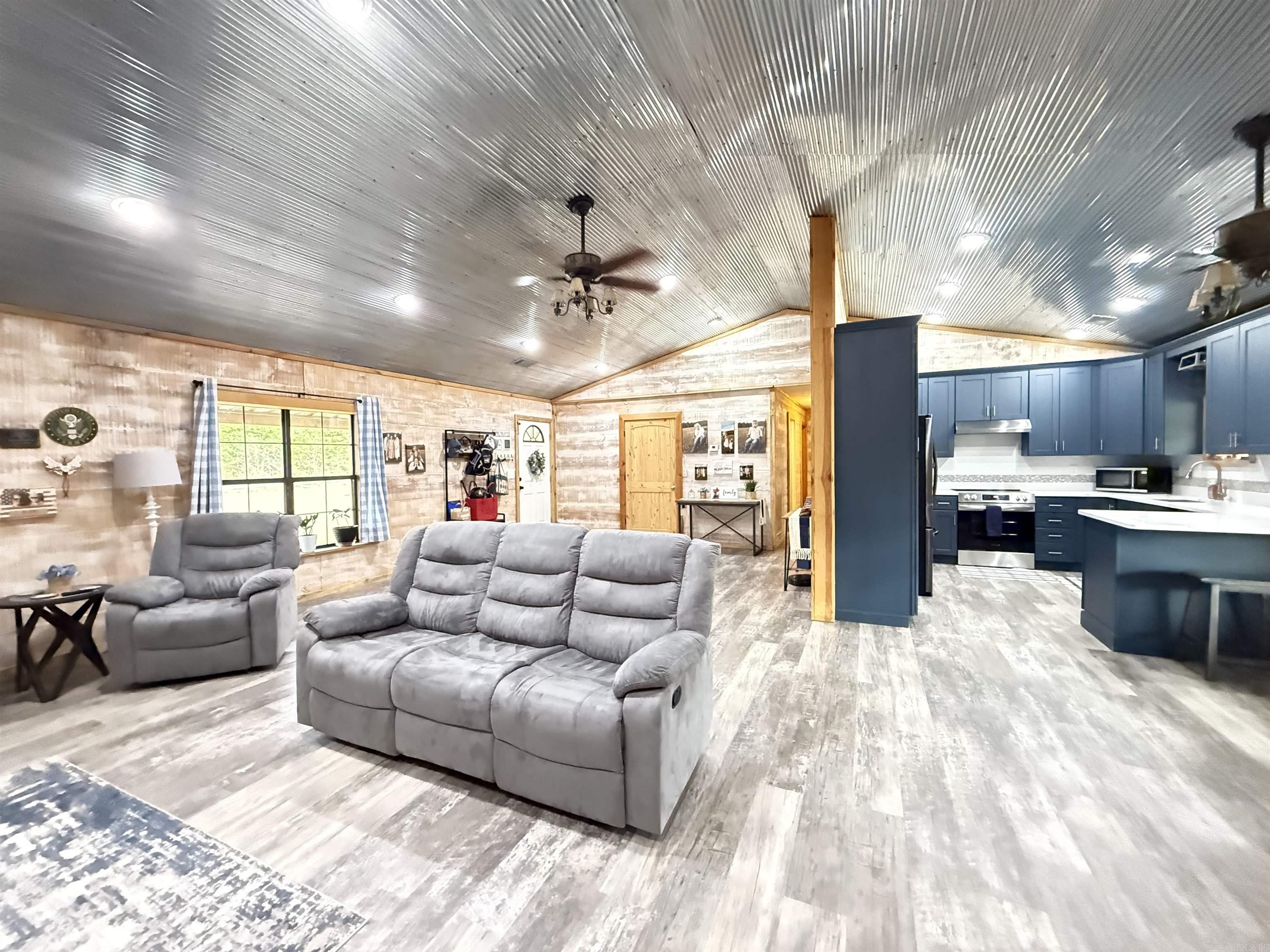 1139 Fayes Forest  Clinton, AR