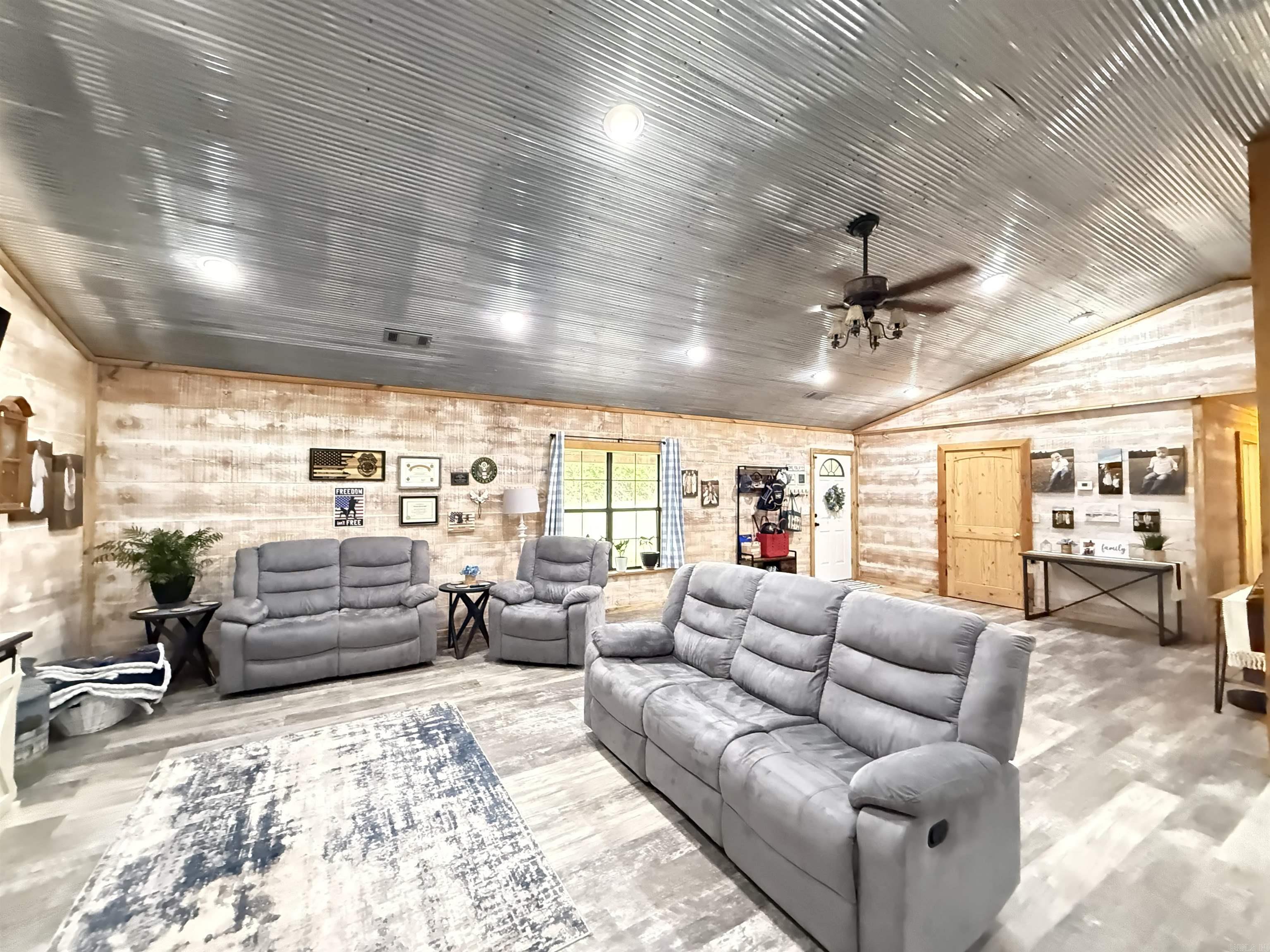 1139 Fayes Forest  Clinton, AR