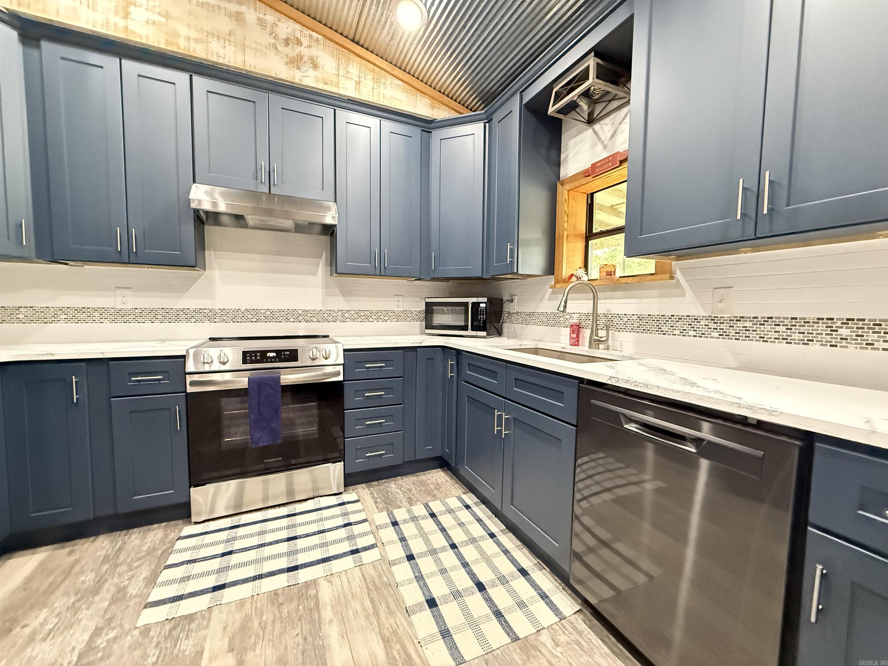 1139 Fayes Forest  Clinton, AR