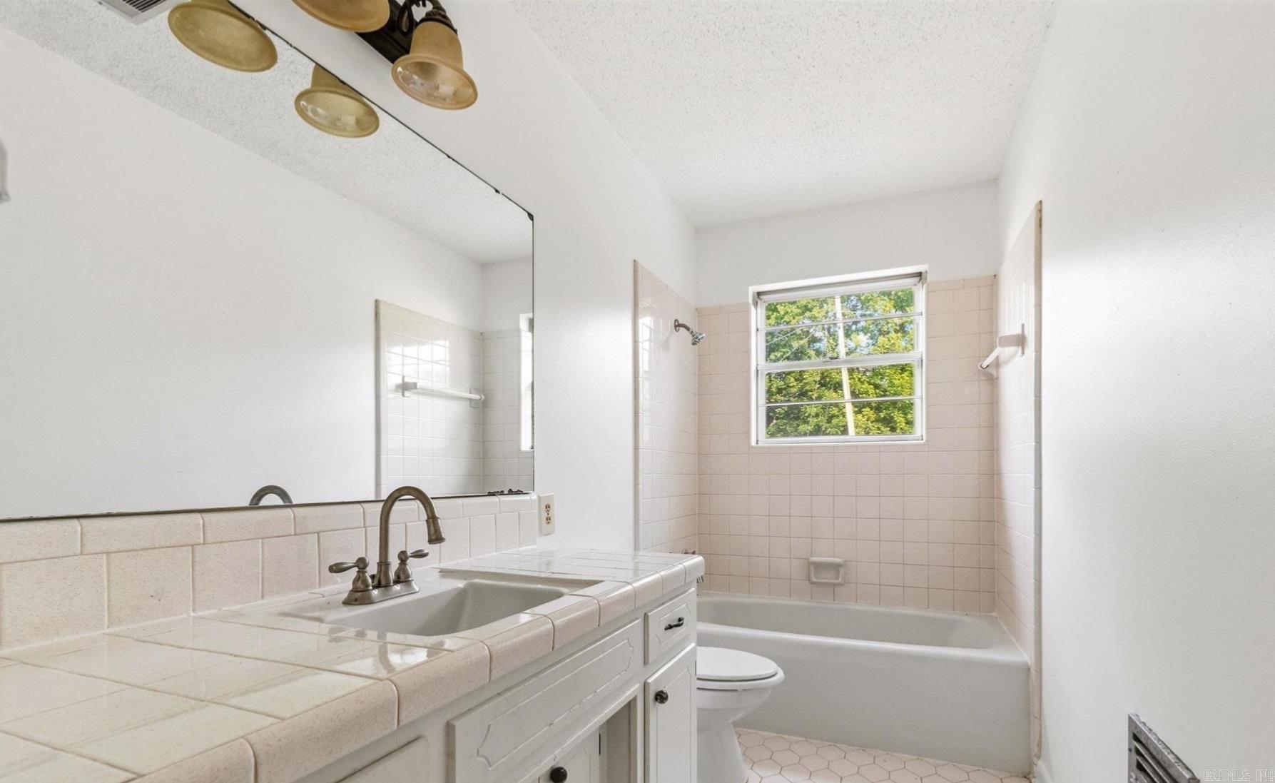 1209 Southedge  Little Rock, AR