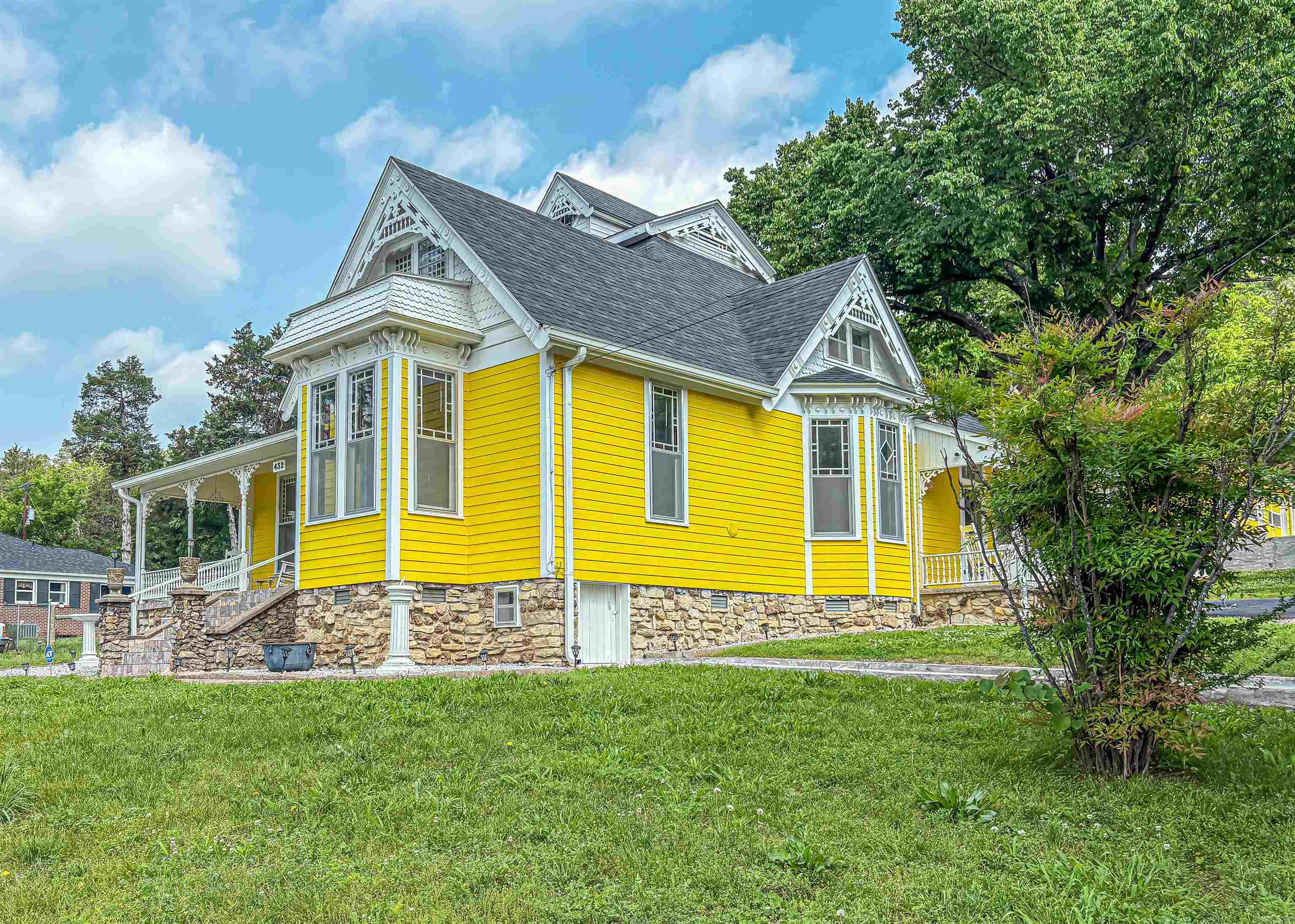 432 E Hwy 62  Yellville, AR