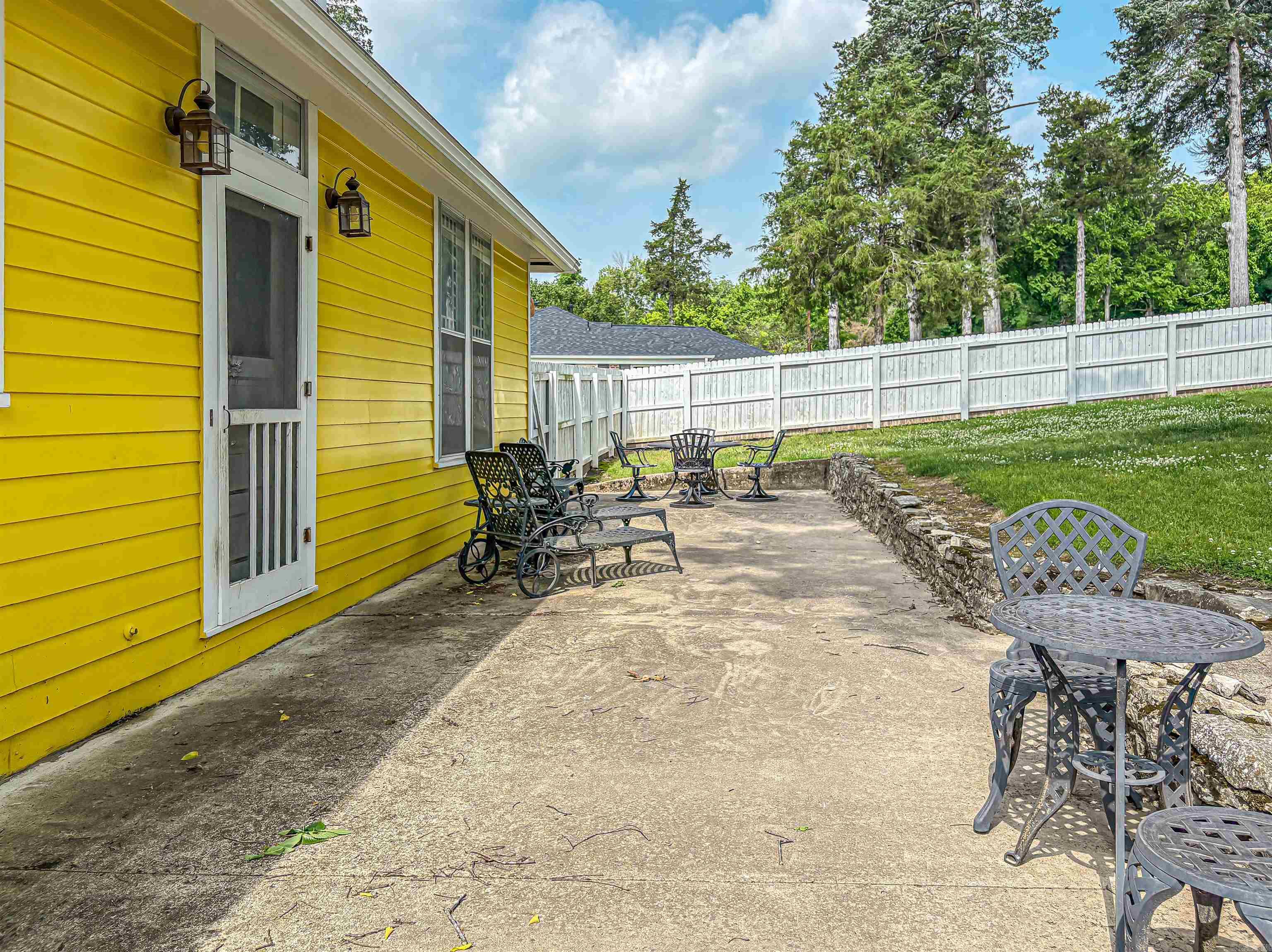 432 E Hwy 62  Yellville, AR