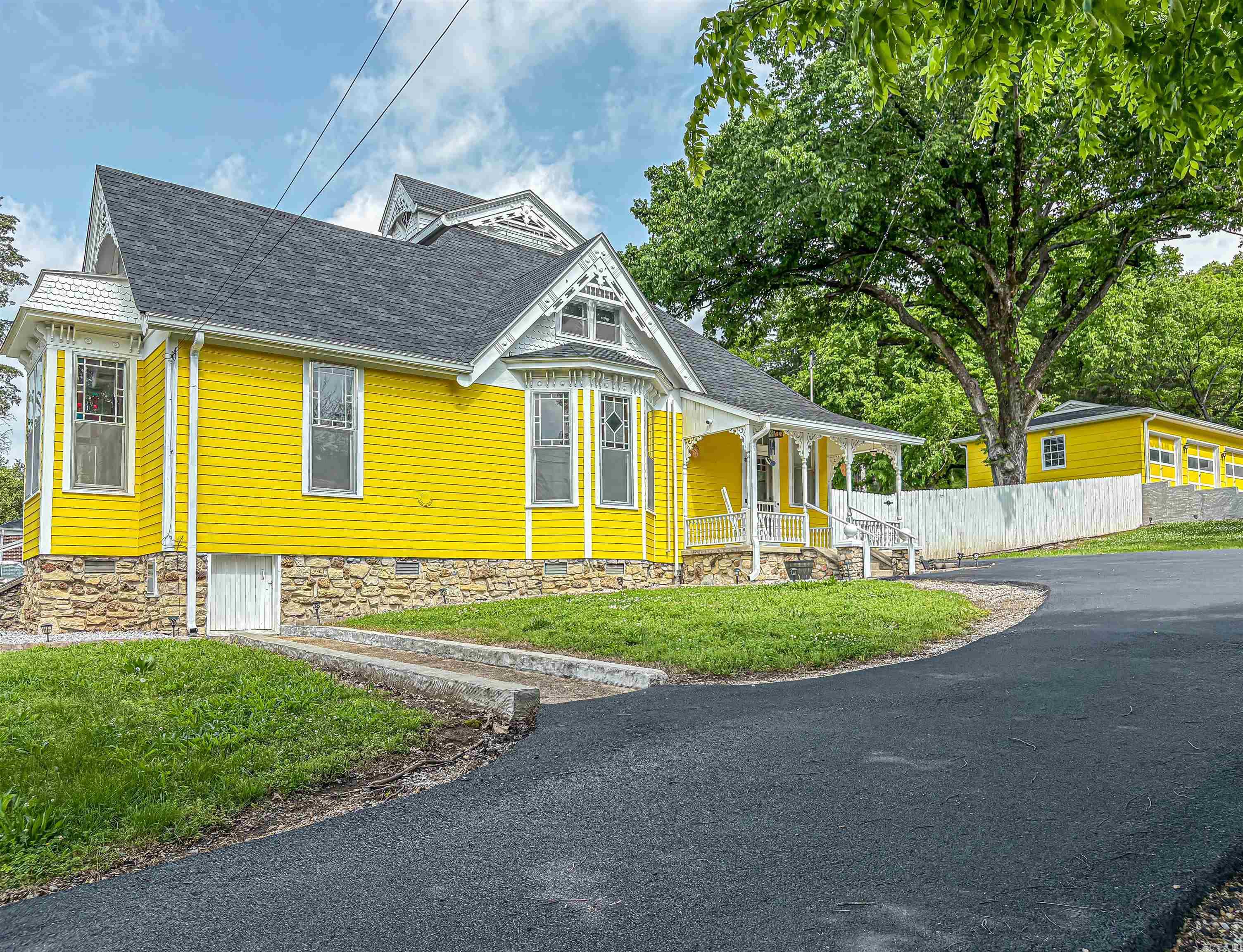 432 E Hwy 62  Yellville, AR