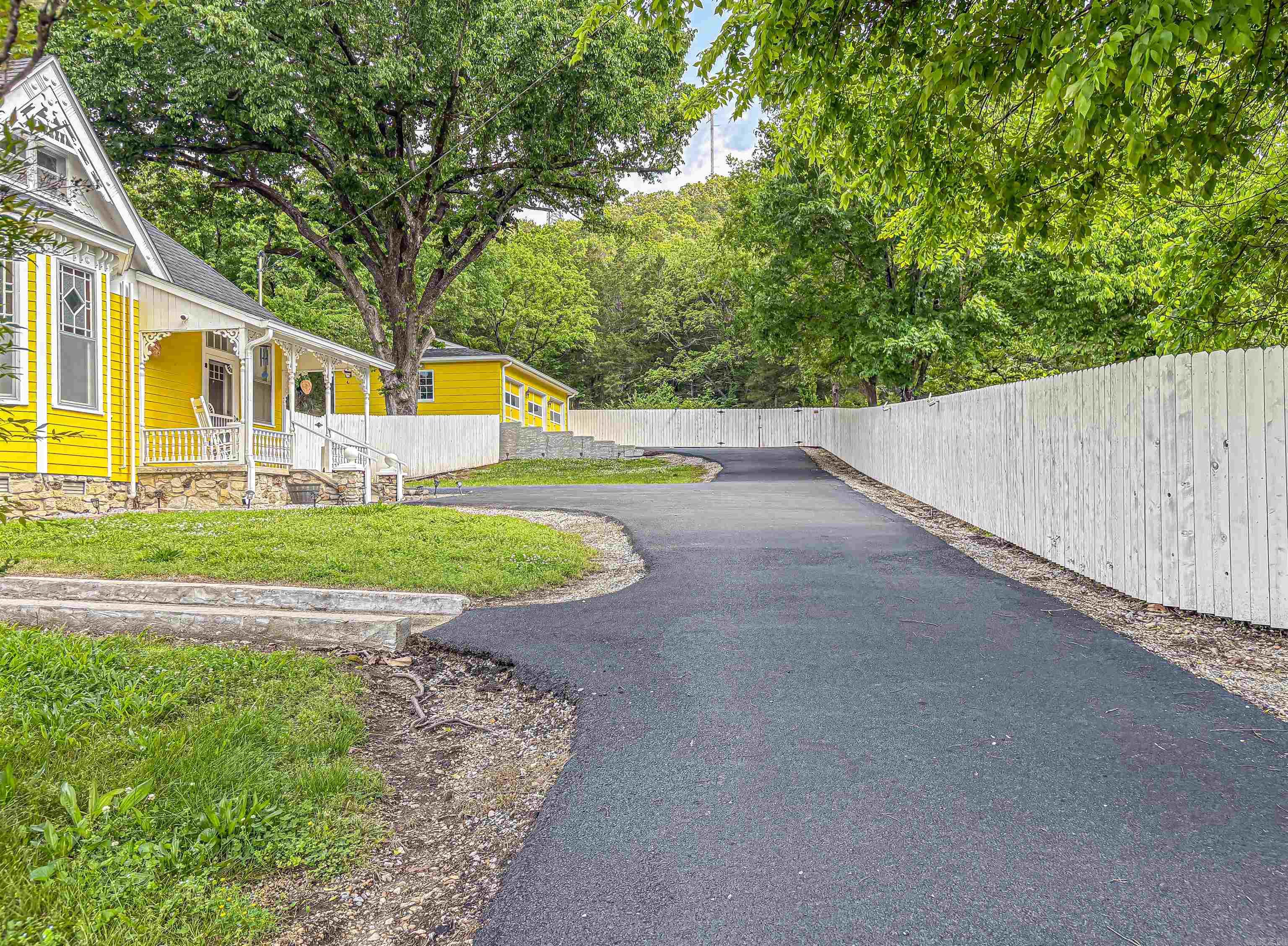 432 E Hwy 62  Yellville, AR