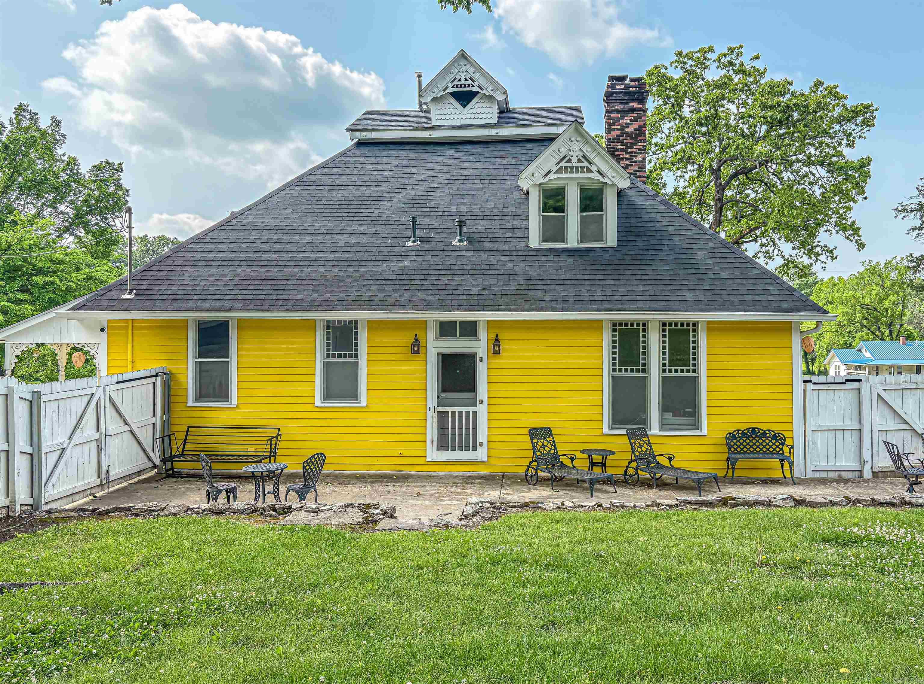 432 E Hwy 62  Yellville, AR