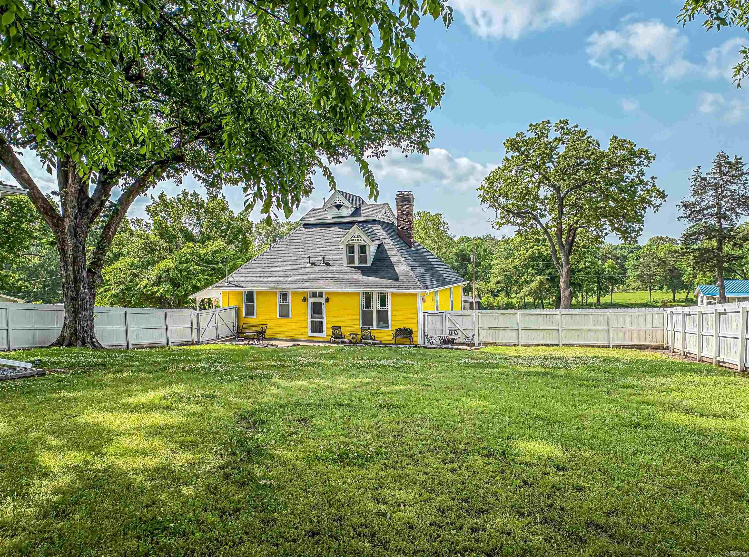 432 E Hwy 62  Yellville, AR