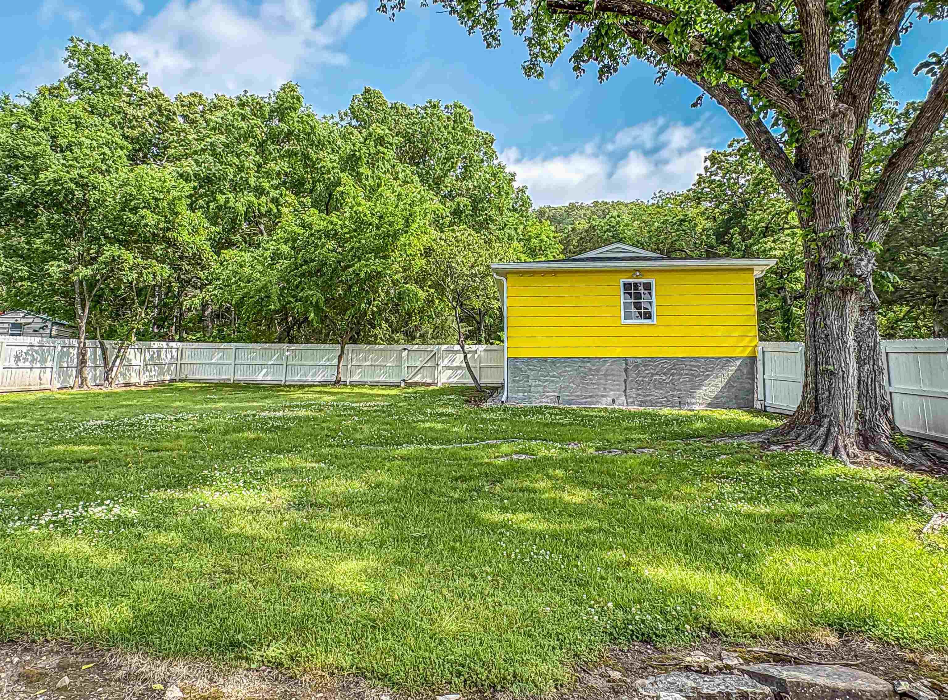 432 E Hwy 62  Yellville, AR