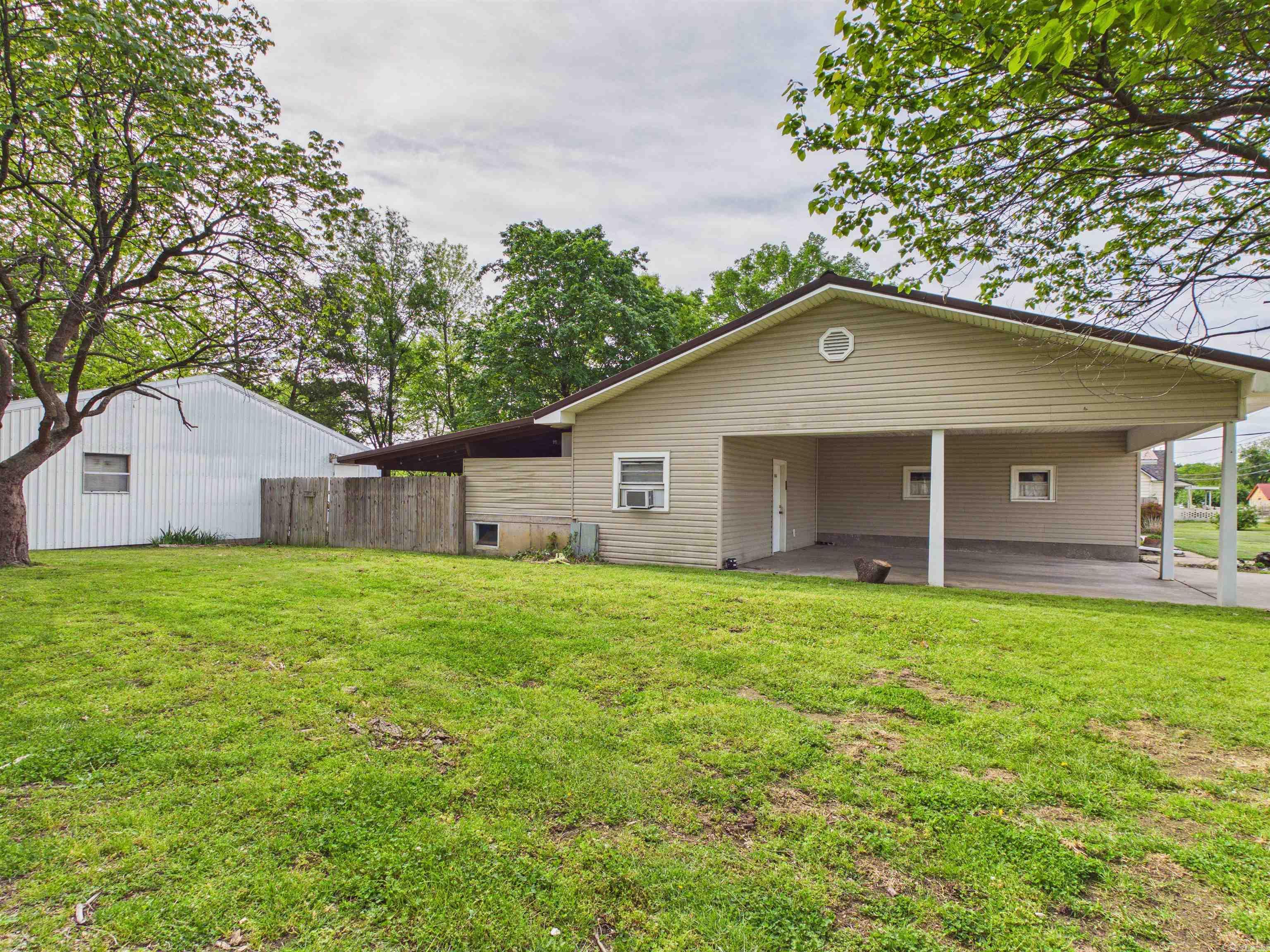 803 Springfield  Berryville, AR