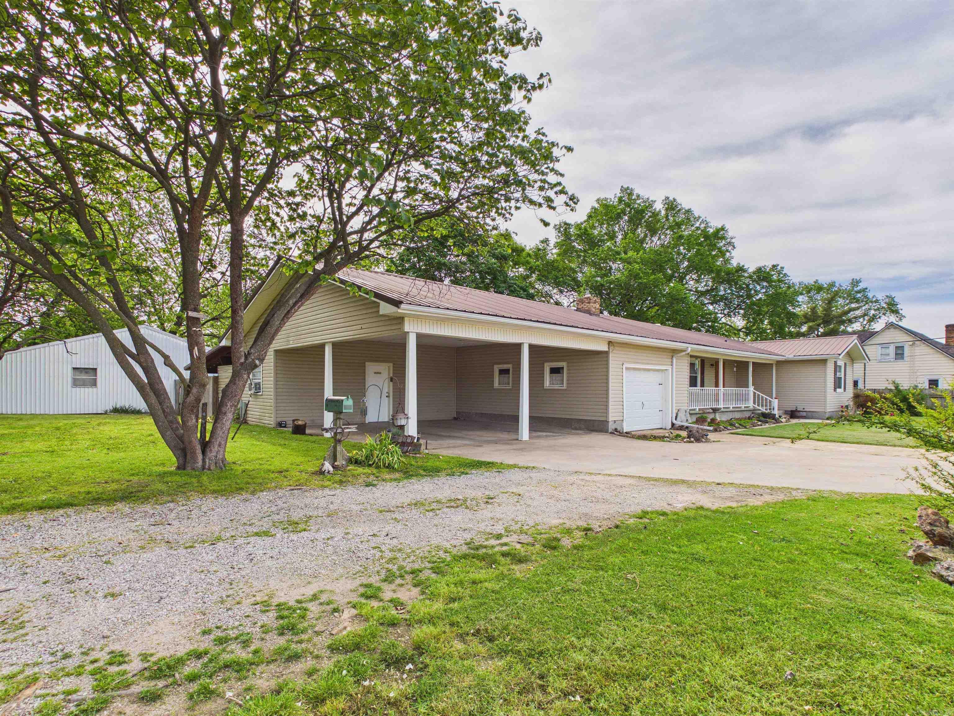 803 Springfield  Berryville, AR