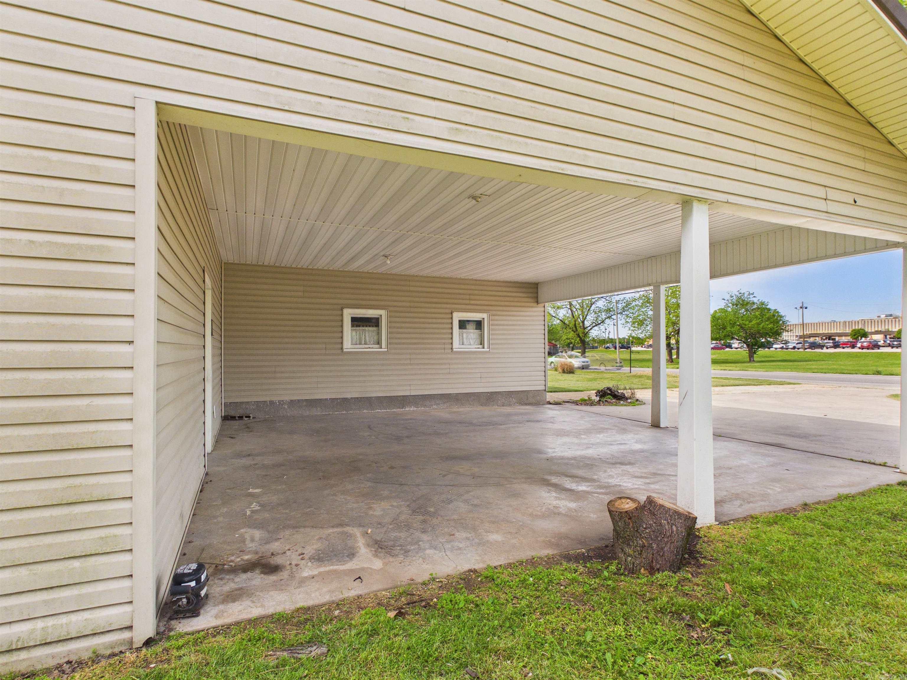 803 Springfield  Berryville, AR