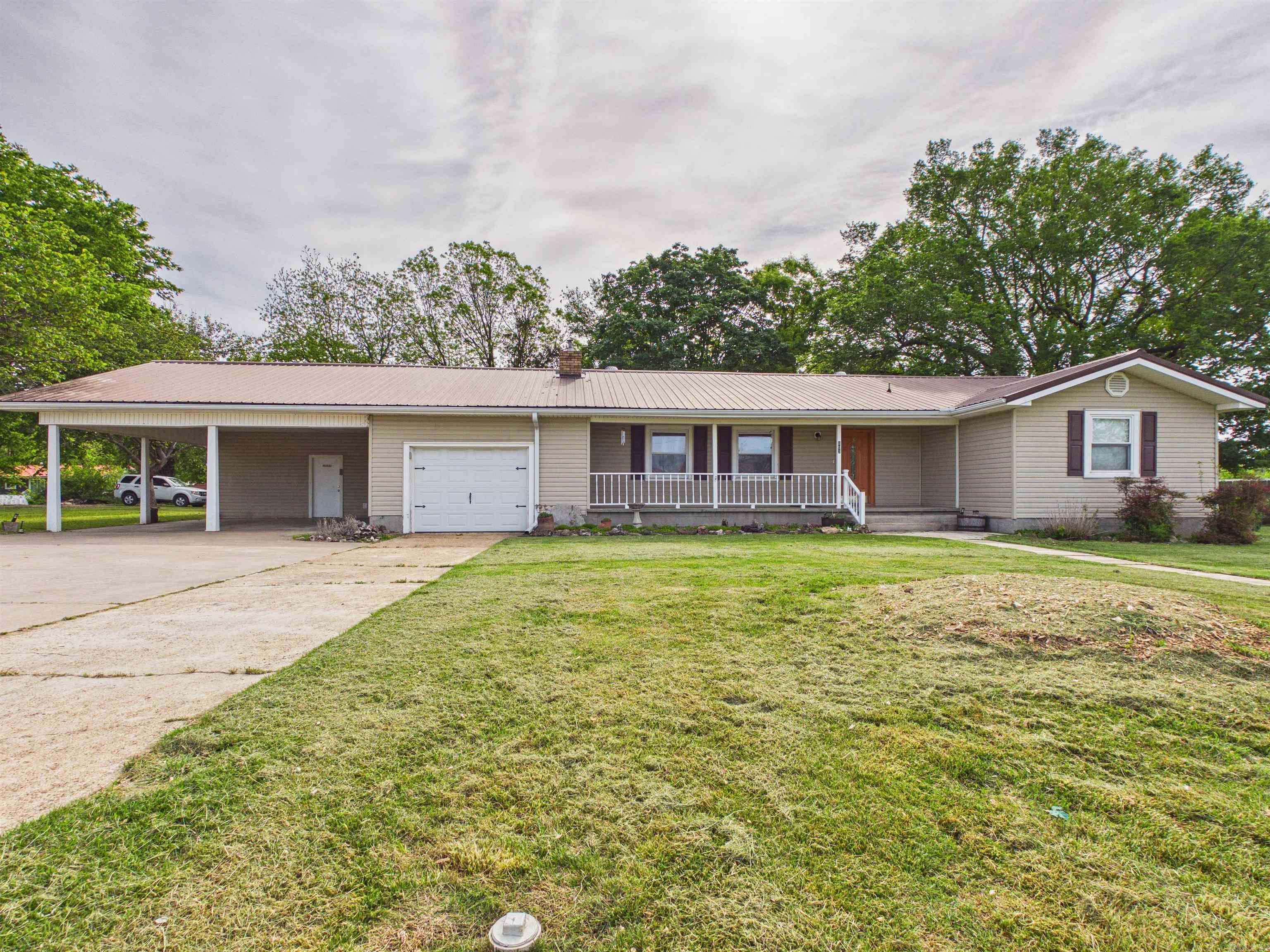 803 Springfield  Berryville, AR
