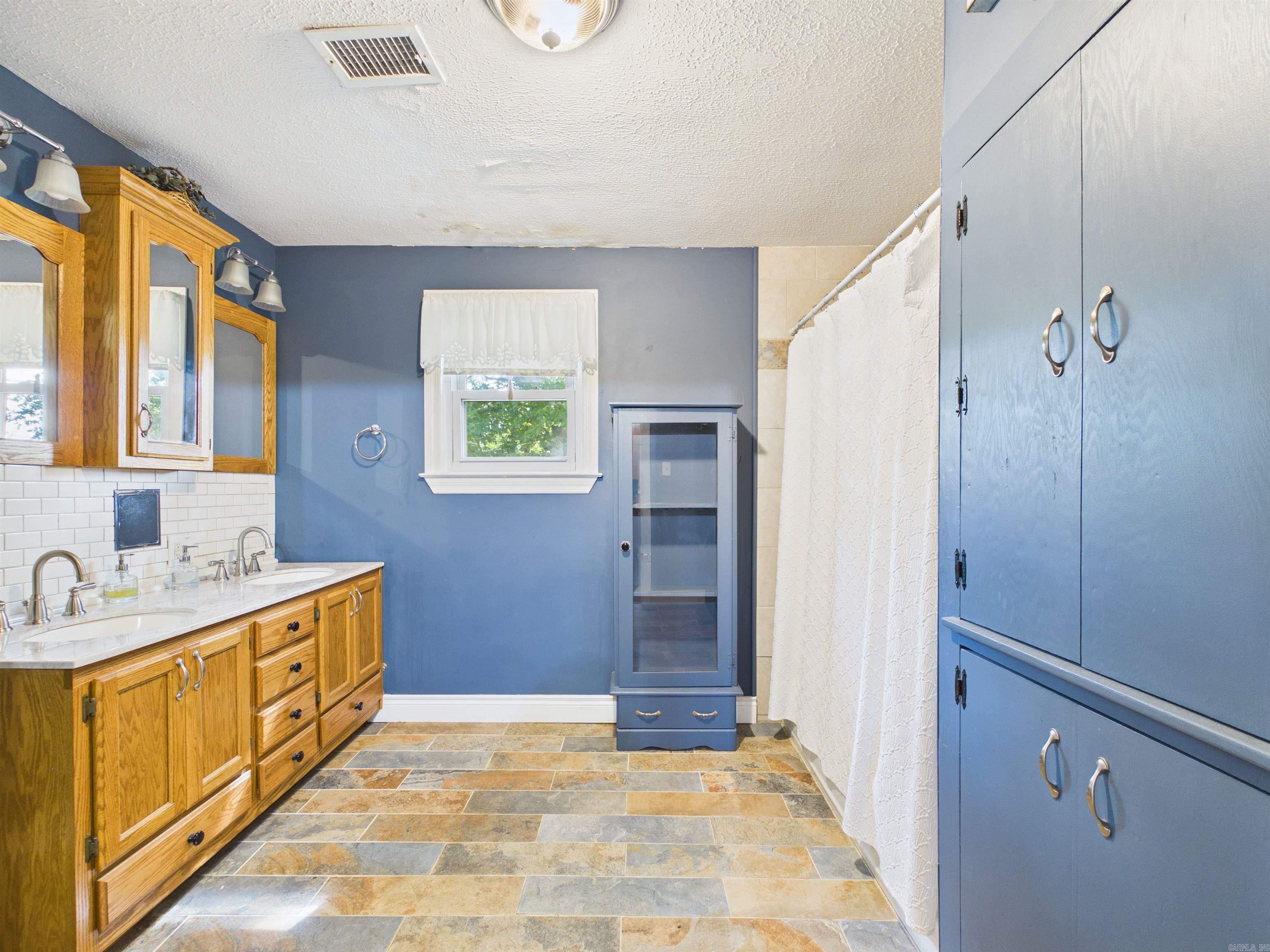 803 Springfield  Berryville, AR