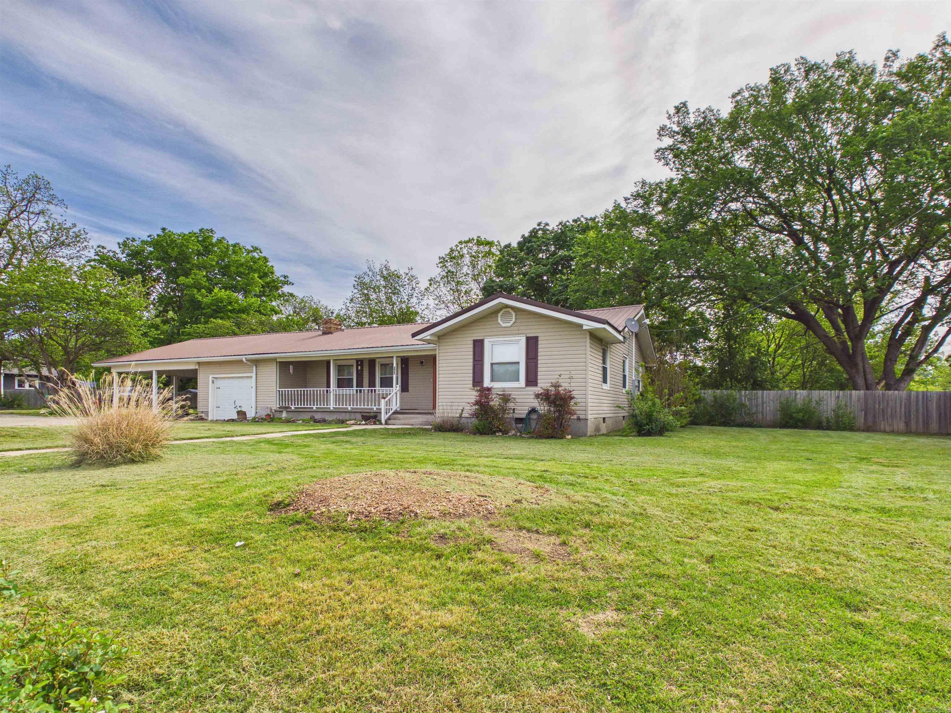 803 Springfield  Berryville, AR