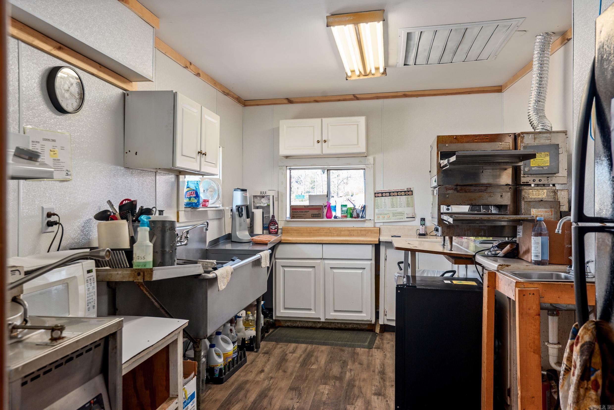 10842 S Hwy 5  Salesville, AR