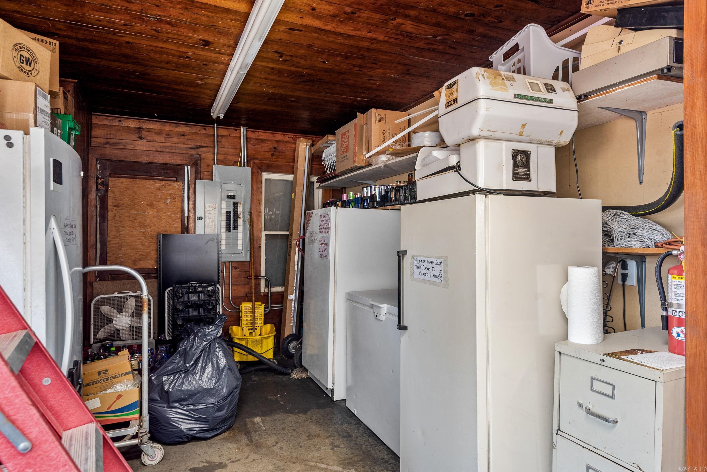 10842 S Hwy 5  Salesville, AR