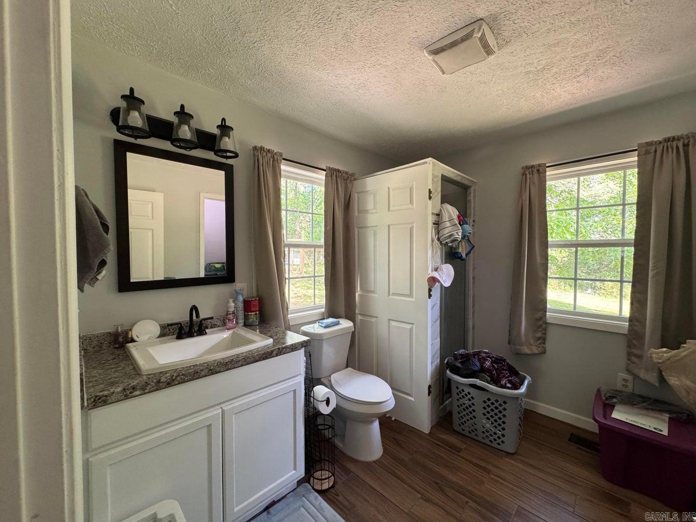 32 Pine  Evening Shade, AR