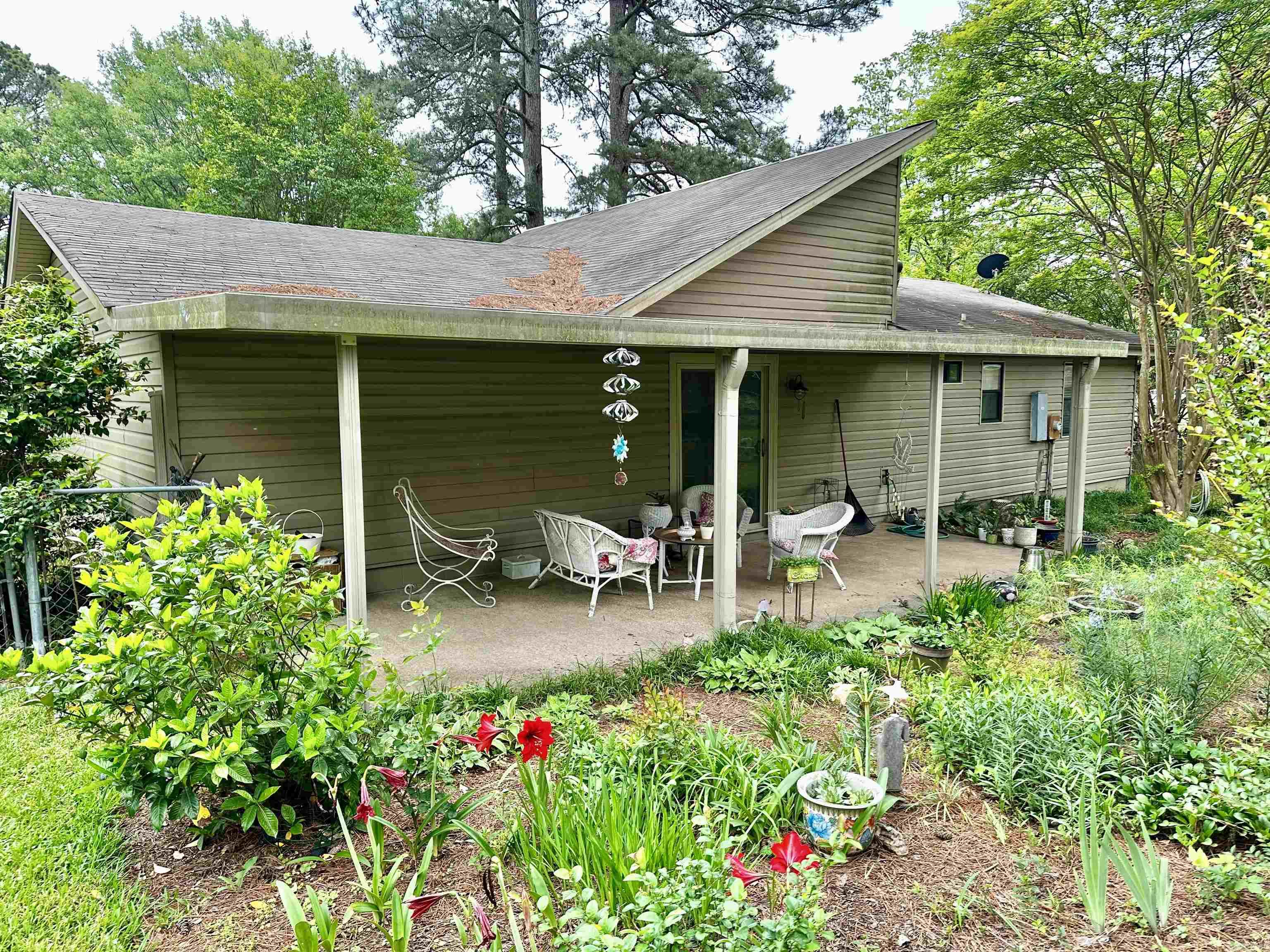 706 East  White Hall, AR