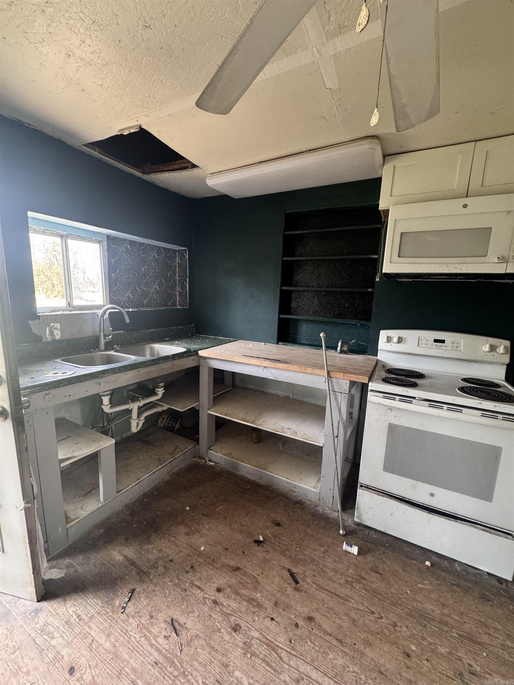 1114 S CHERRY  Altus, AR