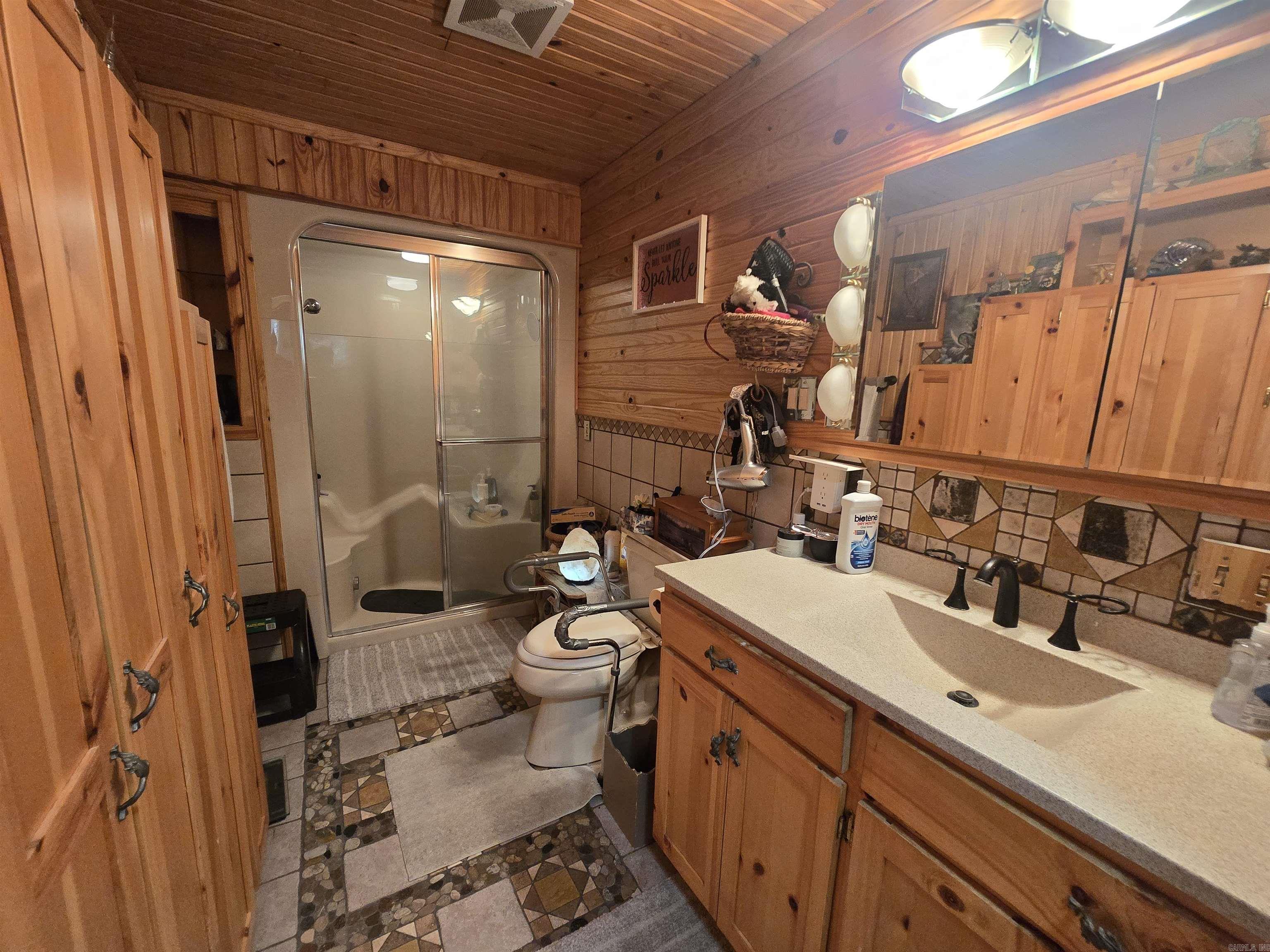 1535 MC 142  Oakland, AR