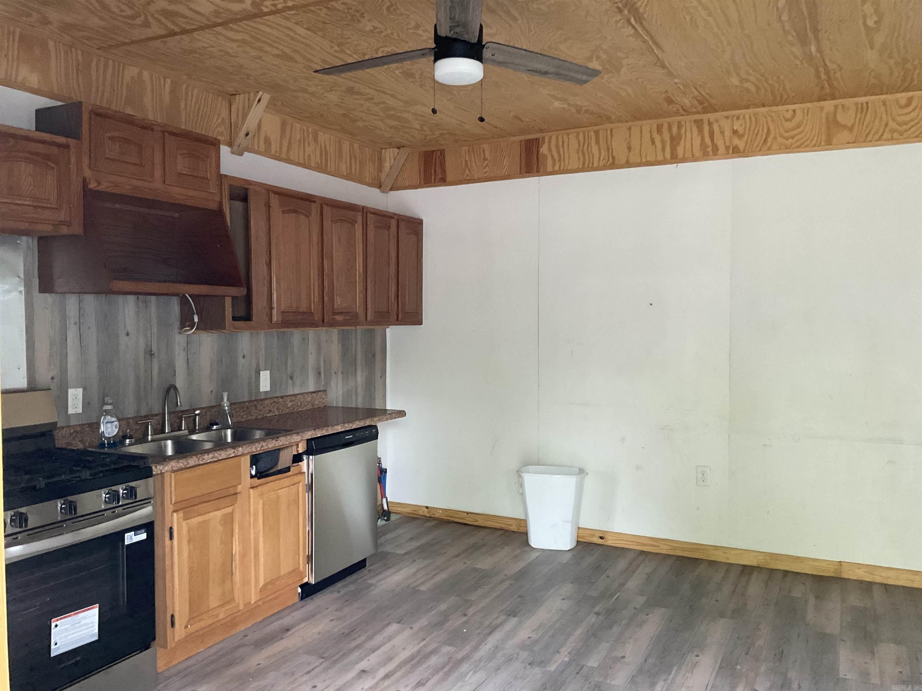 669 Fraser  Clinton, AR