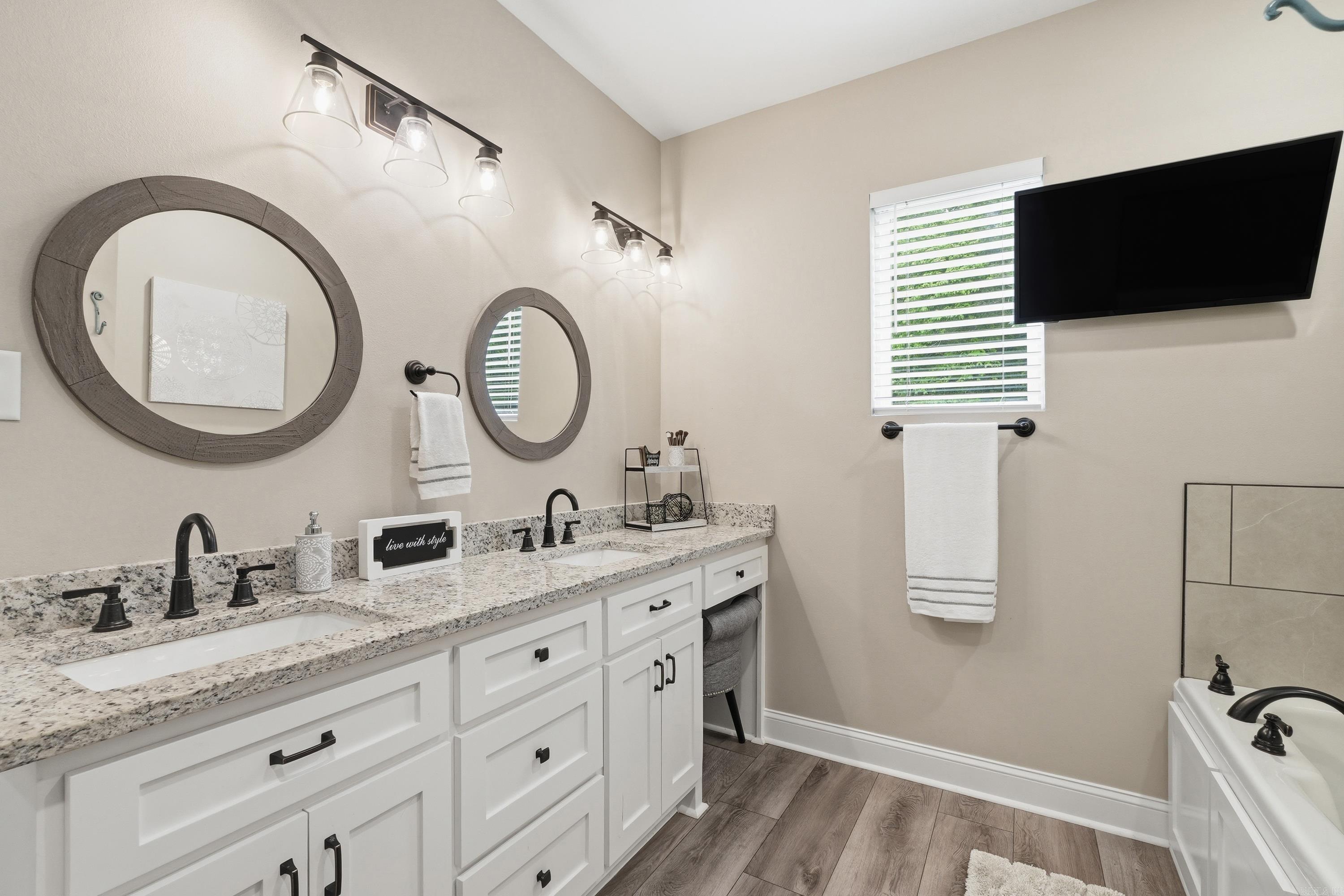 8 Diamond Ice Ln  Greenbrier, AR