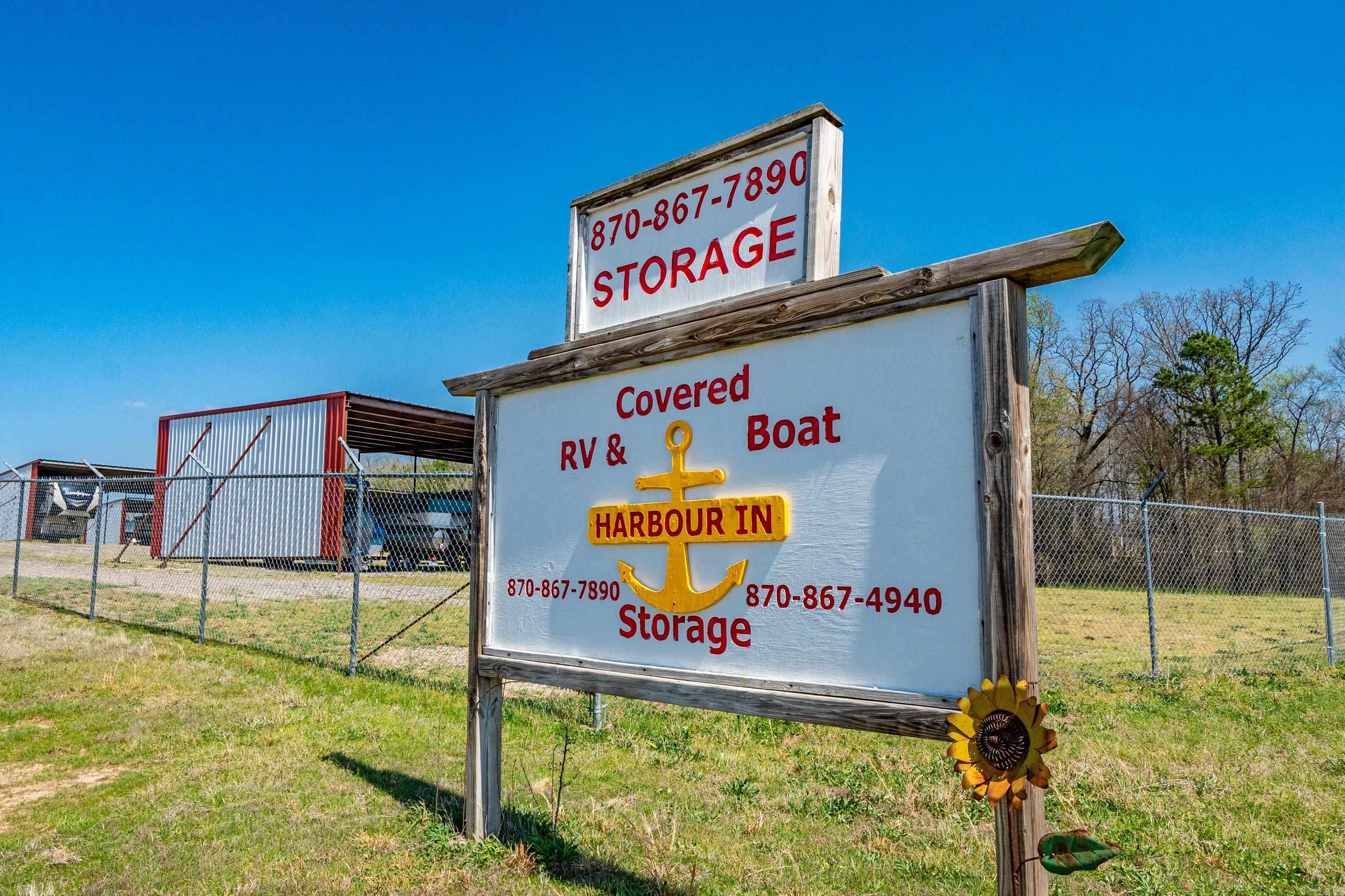3056 Highway 270 E  Mount Ida, AR
