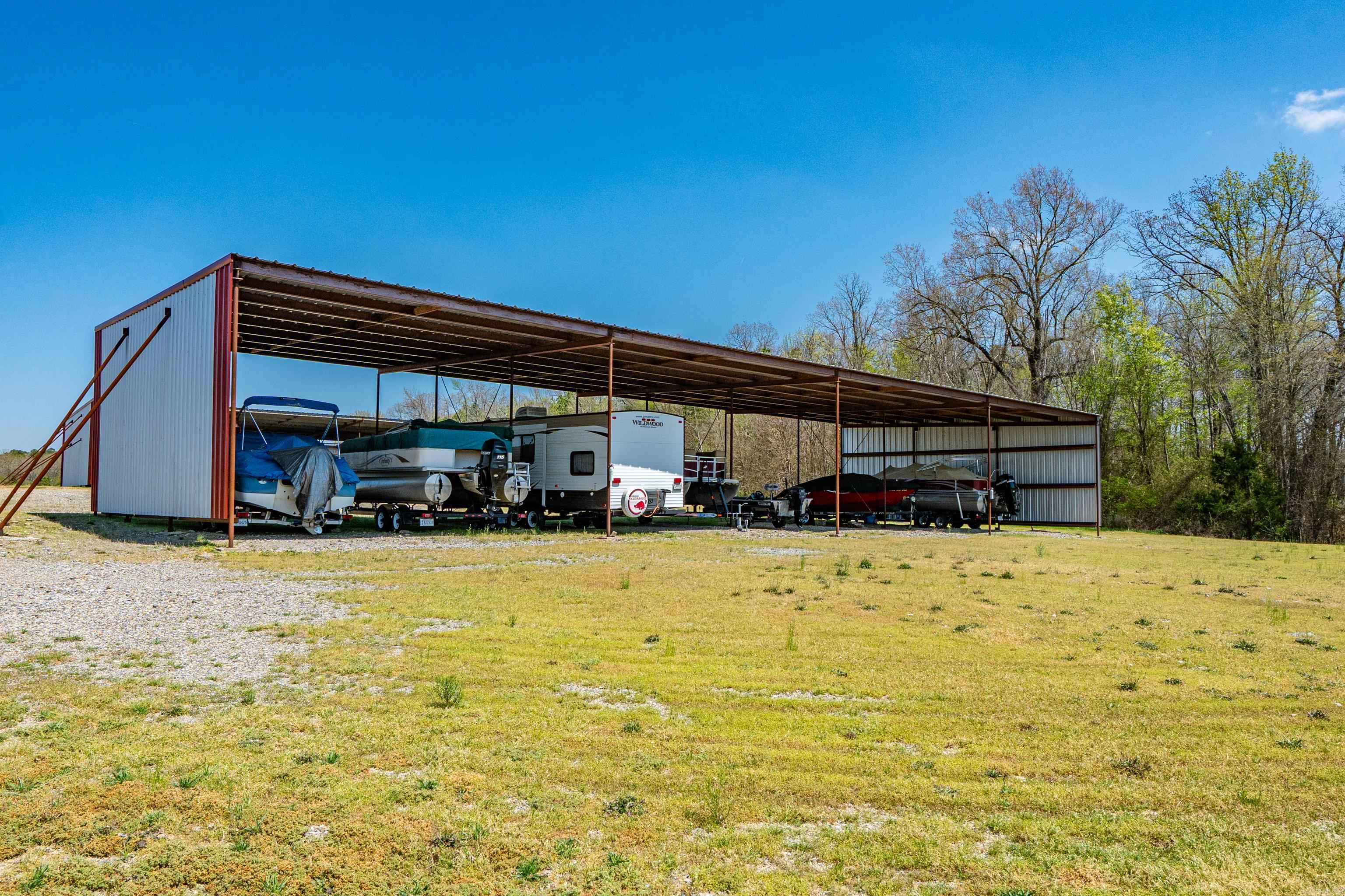 3056 Highway 270 E  Mount Ida, AR