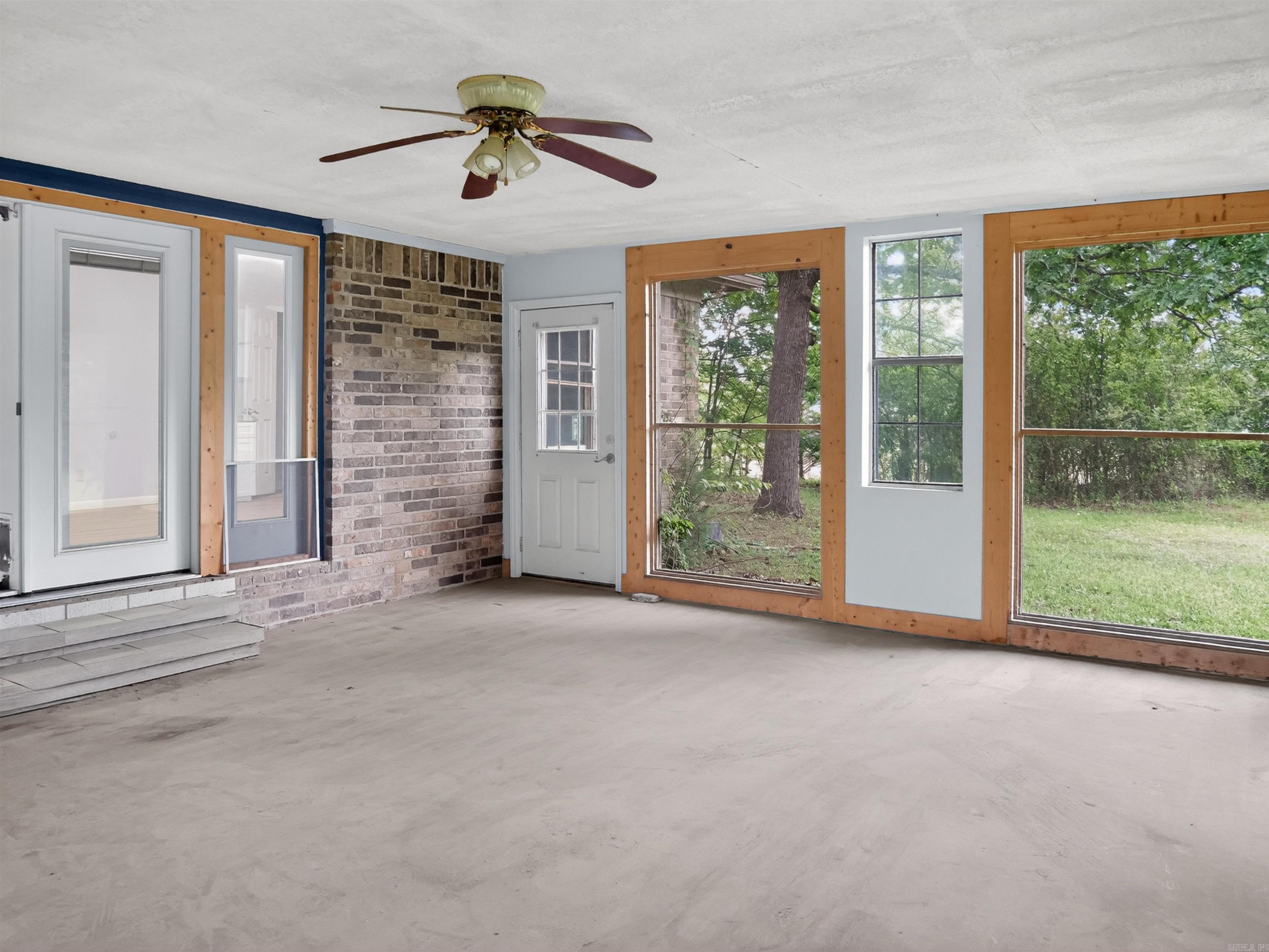 121 Rolling Meadows  Austin, AR
