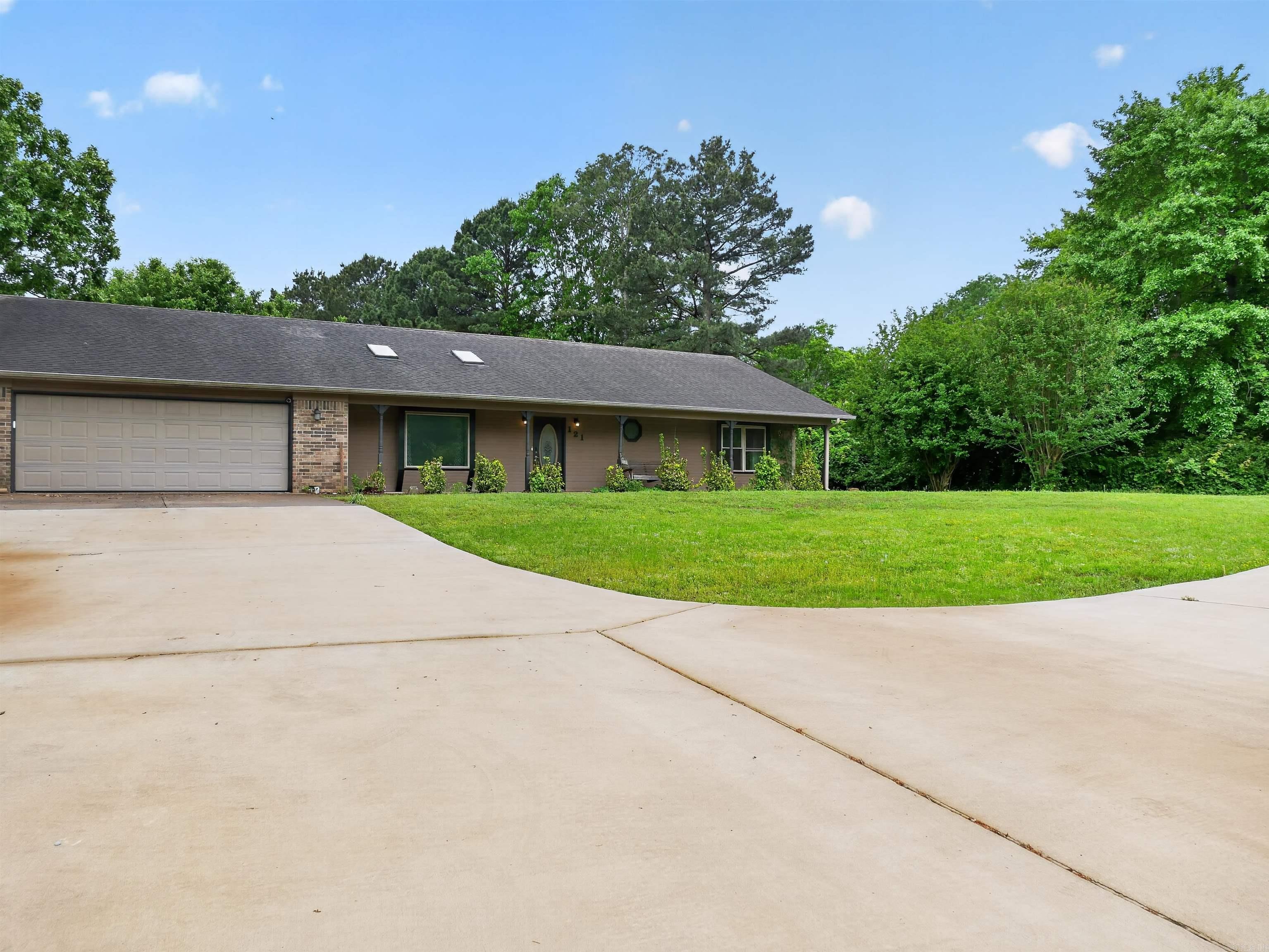 121 Rolling Meadows  Austin, AR