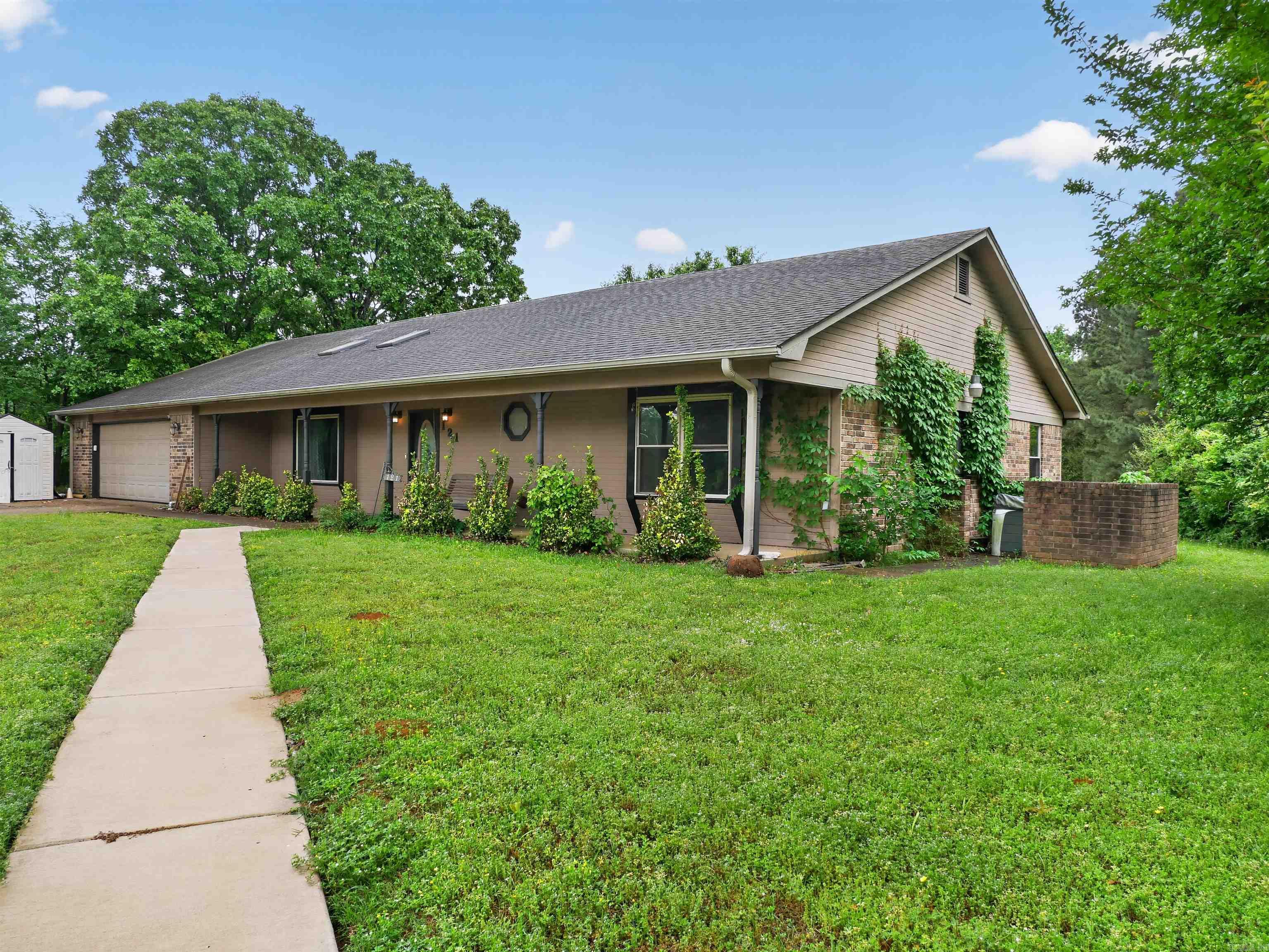 121 Rolling Meadows  Austin, AR