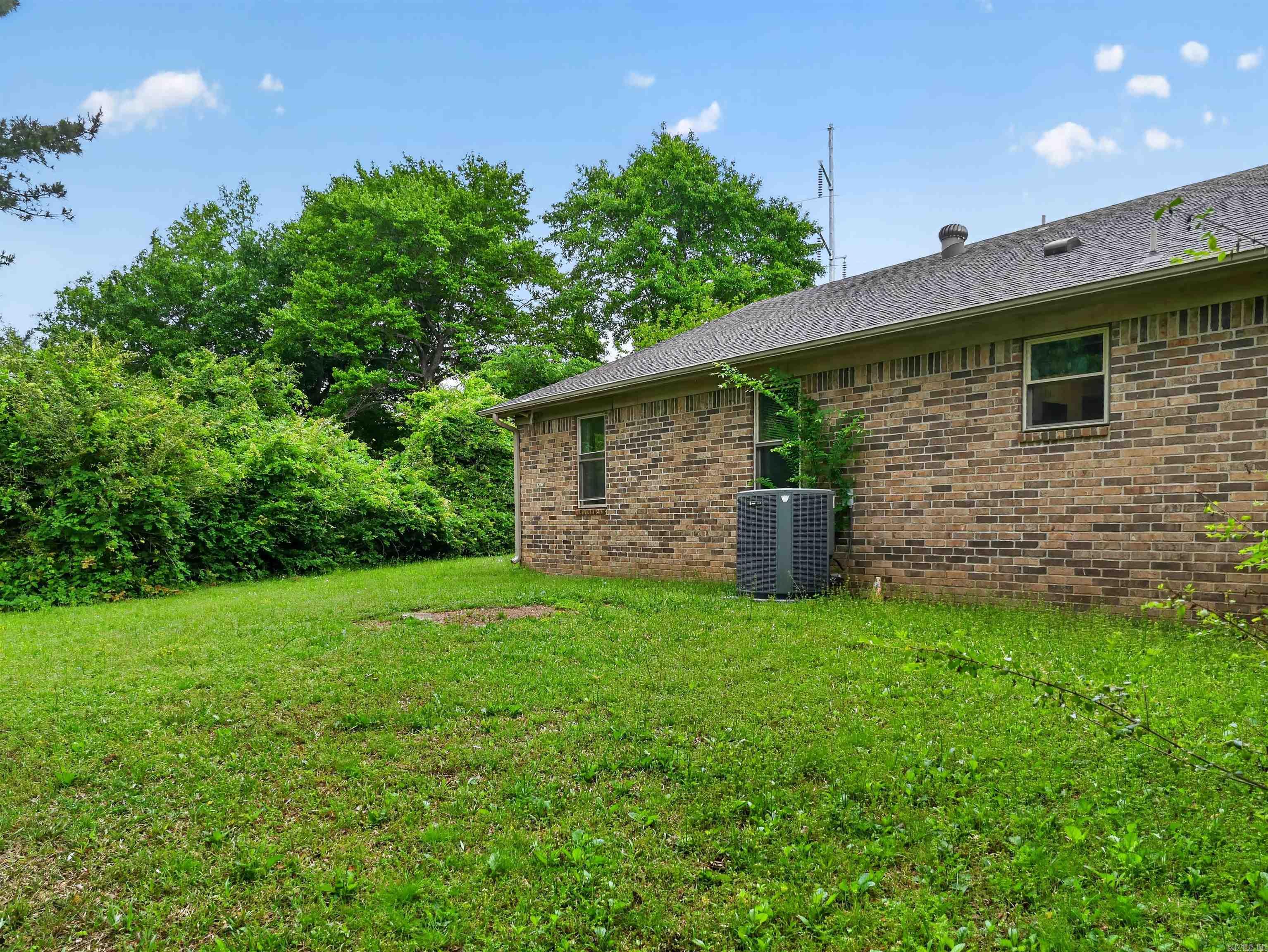121 Rolling Meadows  Austin, AR