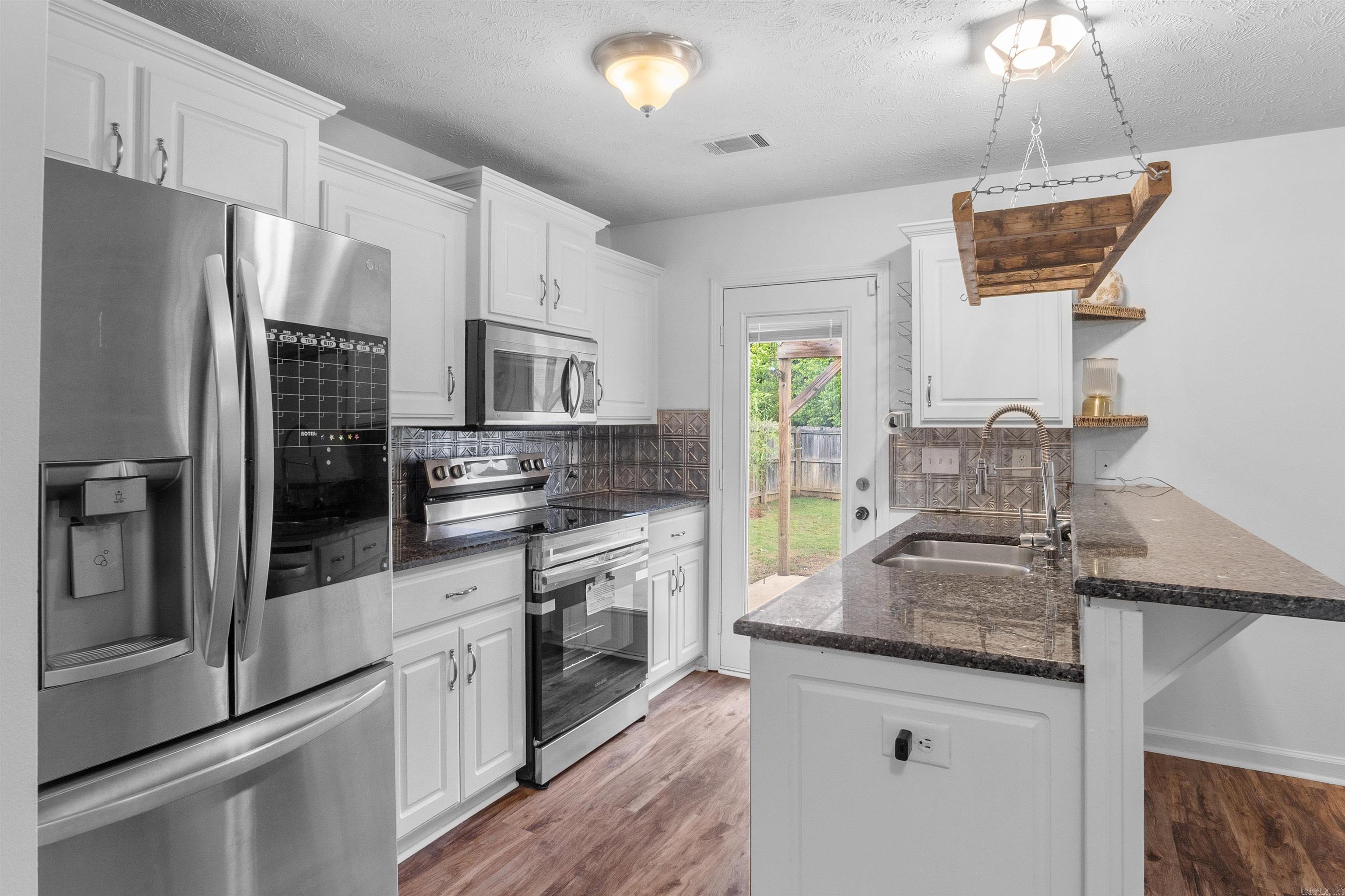 172 Peach  Austin, AR