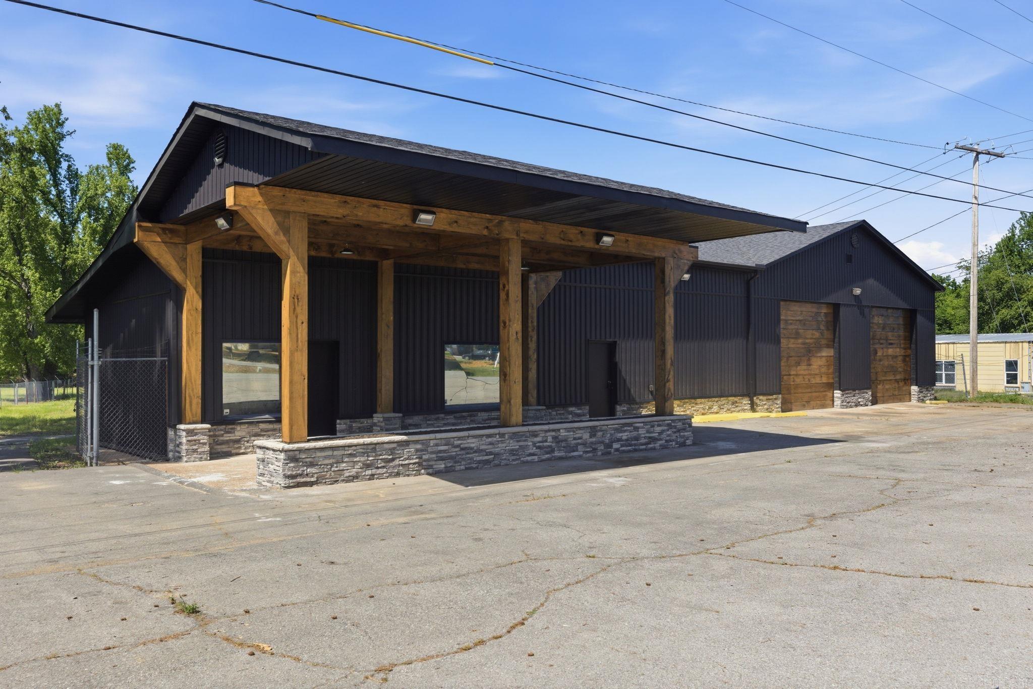 702 DeWitt Henry  Beebe, AR