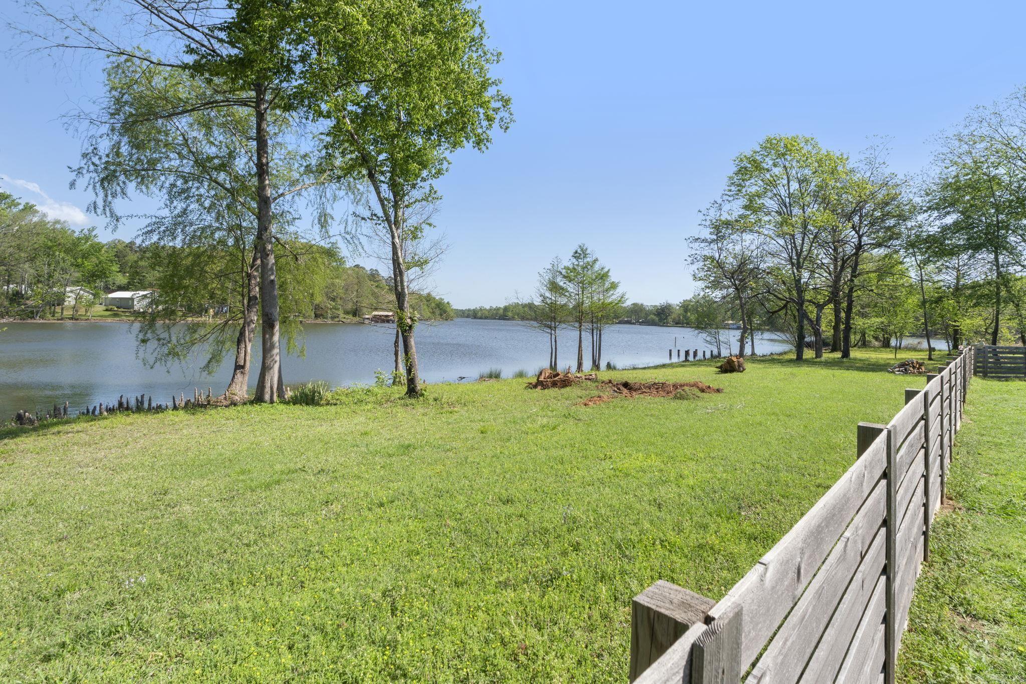 47 Lakeview  Houston, AR
