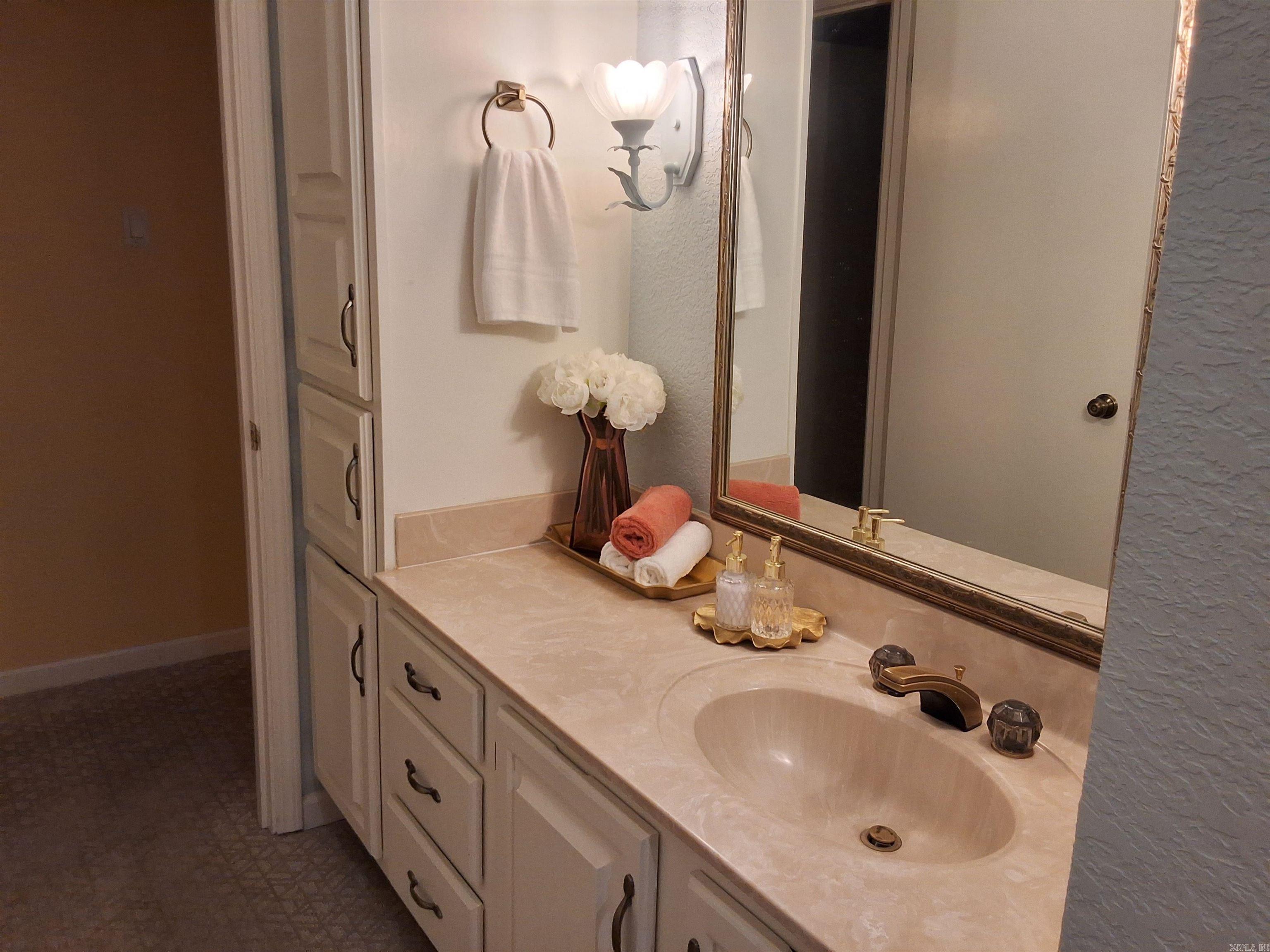 101 Long Island  Hot Springs, AR