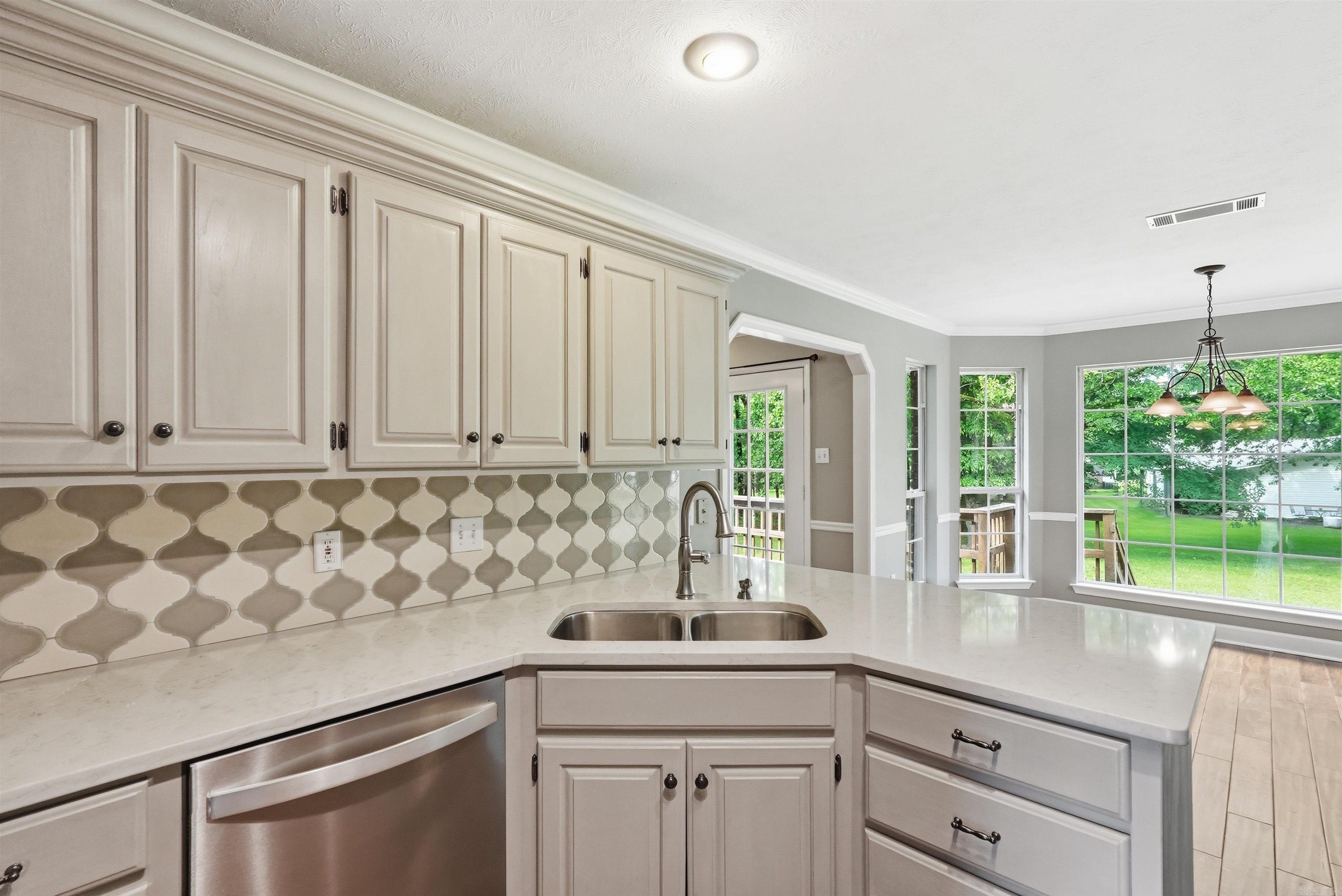 8 Scenic Point  Greenbrier, AR