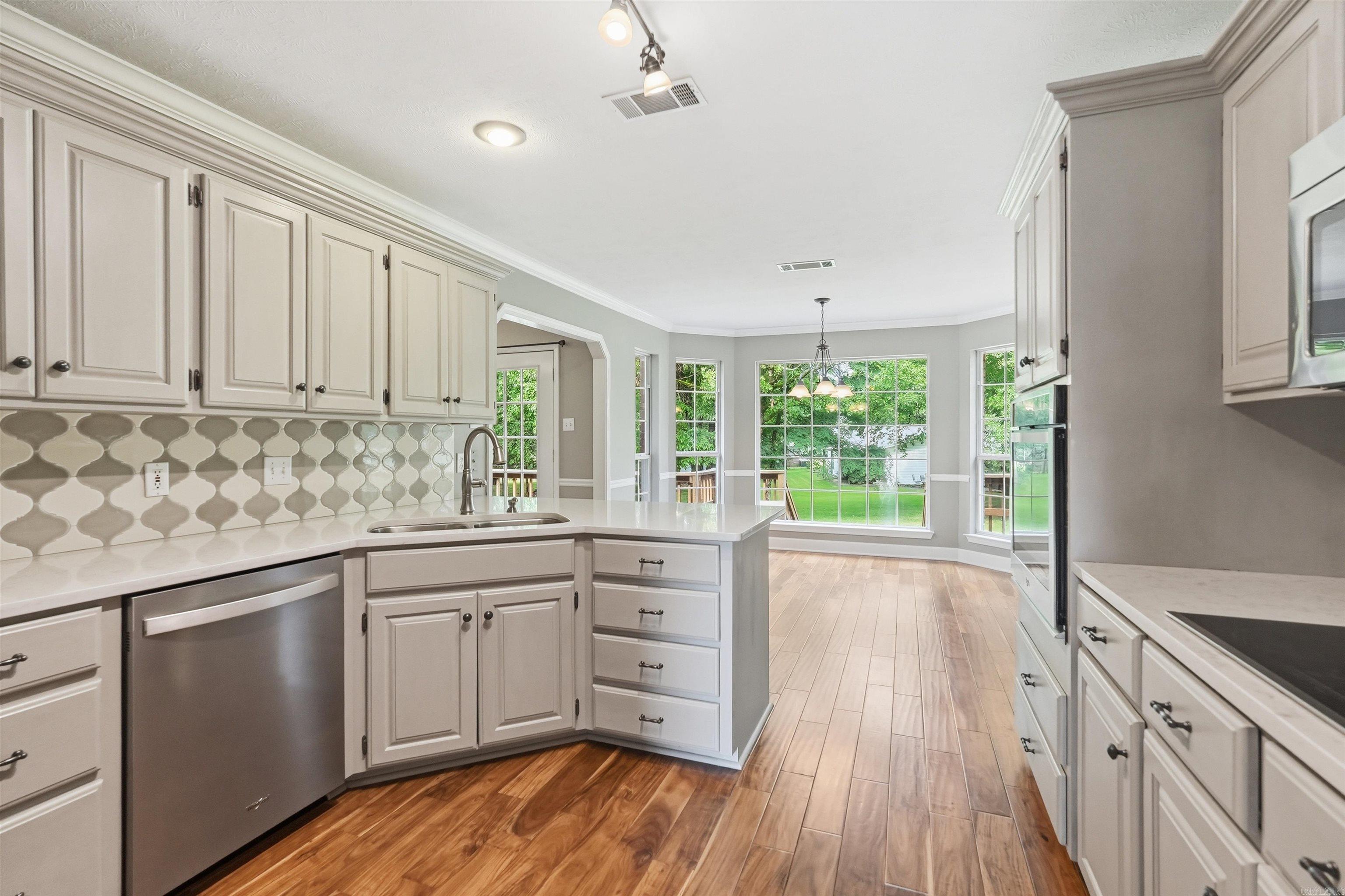 8 Scenic Point  Greenbrier, AR