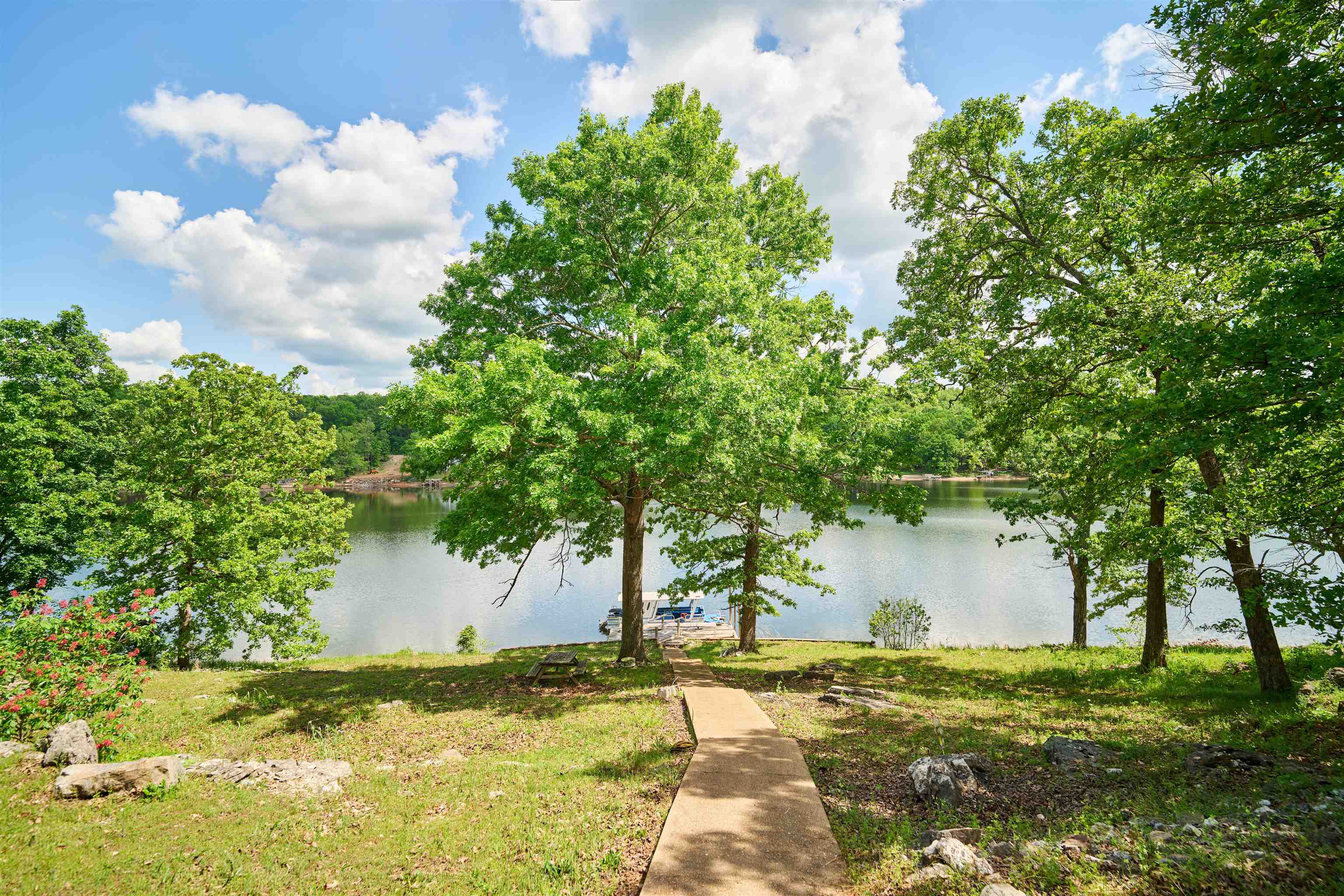 330 Robin Hood Ln  Hardy, AR