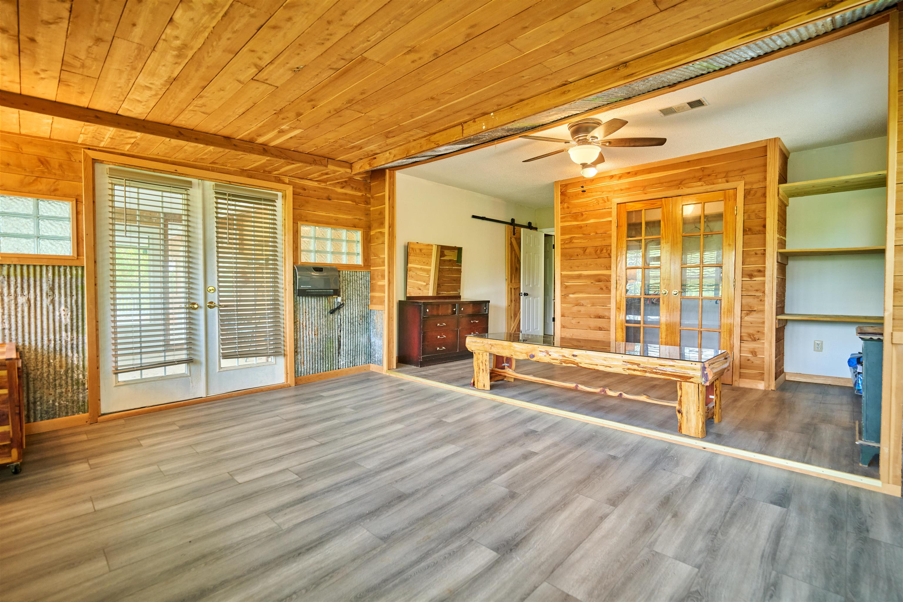 330 Robin Hood Ln  Hardy, AR