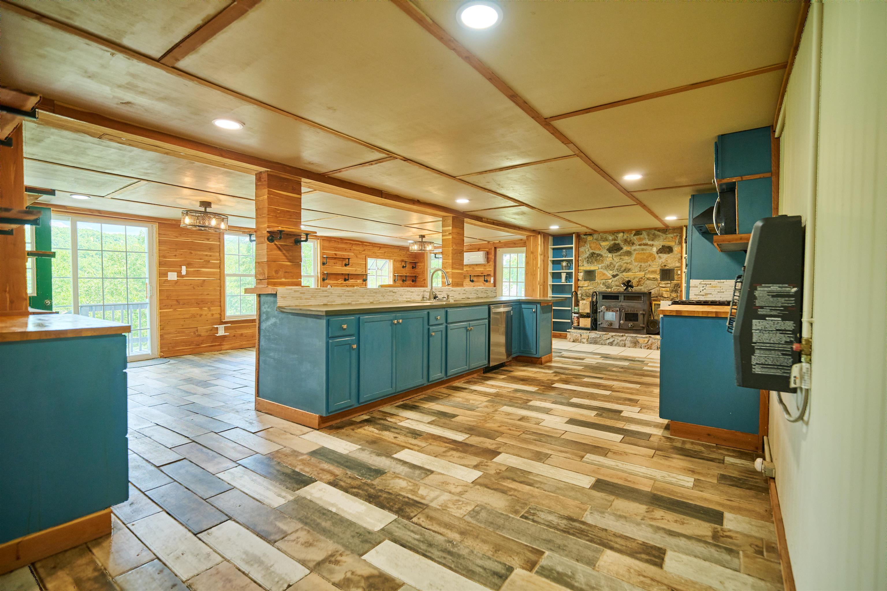 330 Robin Hood Ln  Hardy, AR