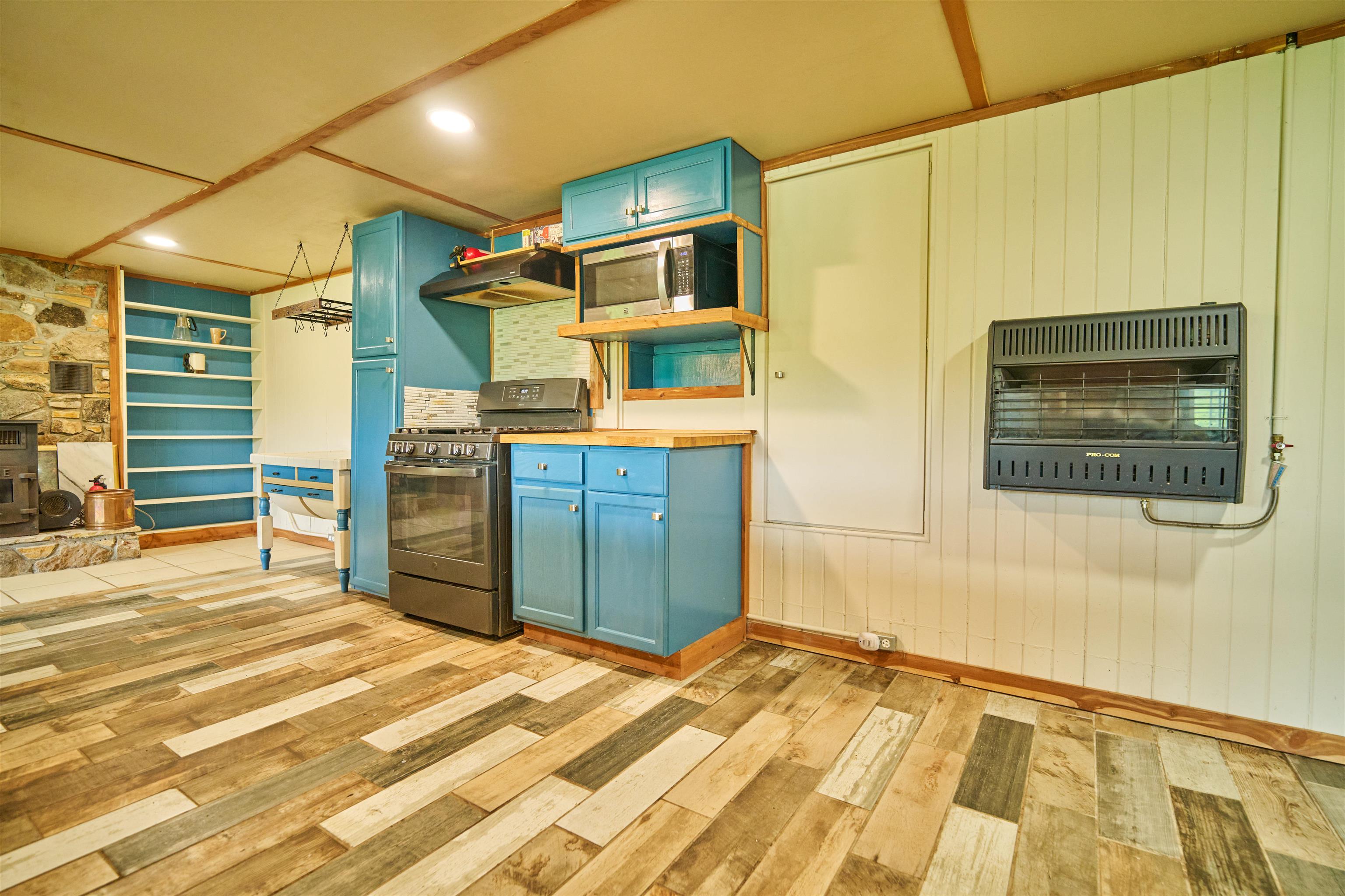 330 Robin Hood Ln  Hardy, AR