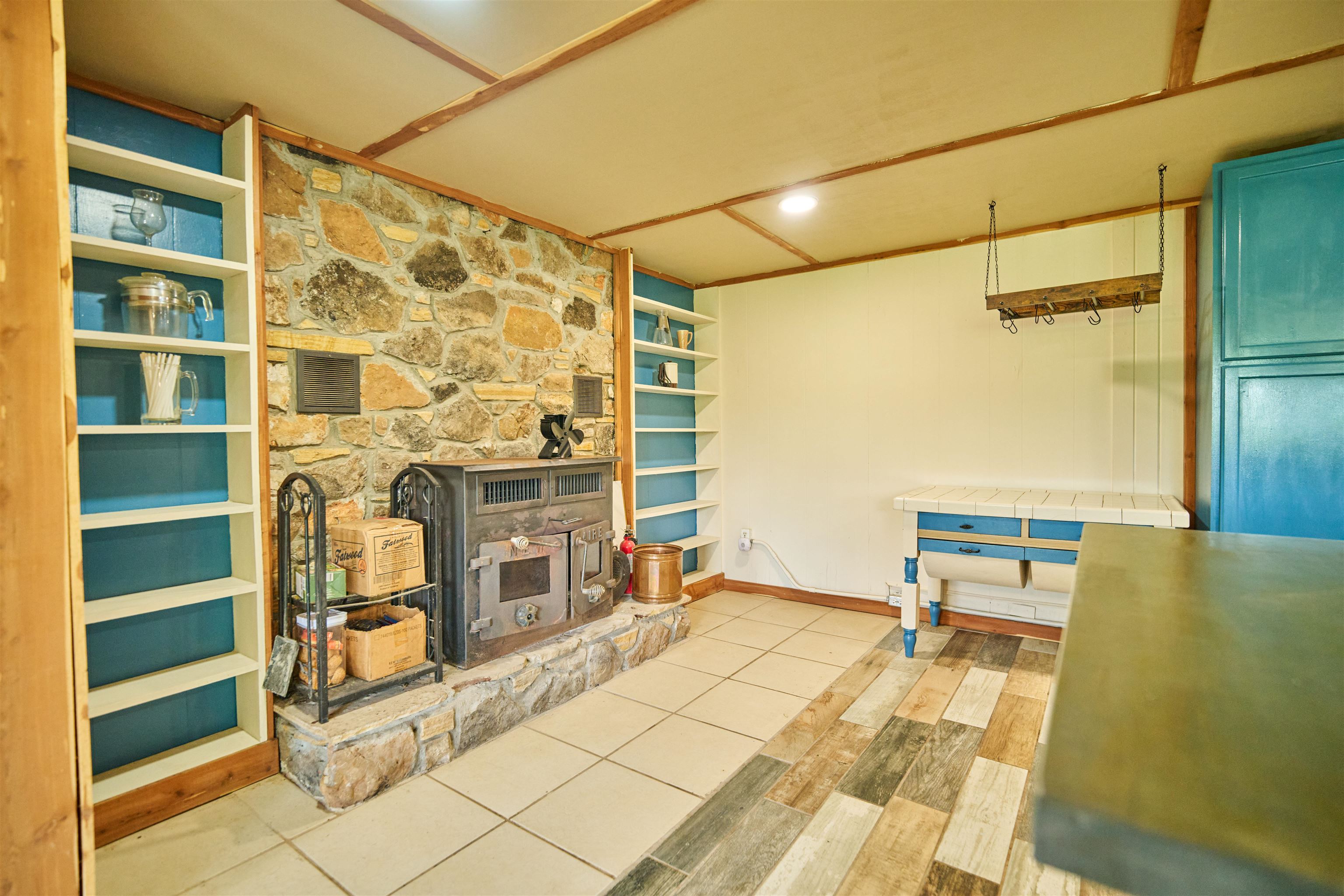 330 Robin Hood Ln  Hardy, AR