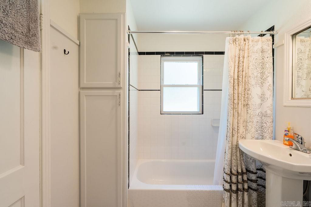 1323 W Searcy  Heber Springs, AR