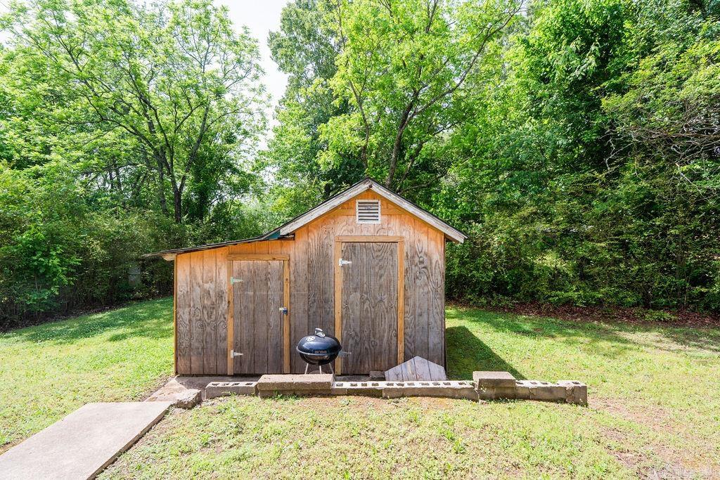 1323 W Searcy  Heber Springs, AR